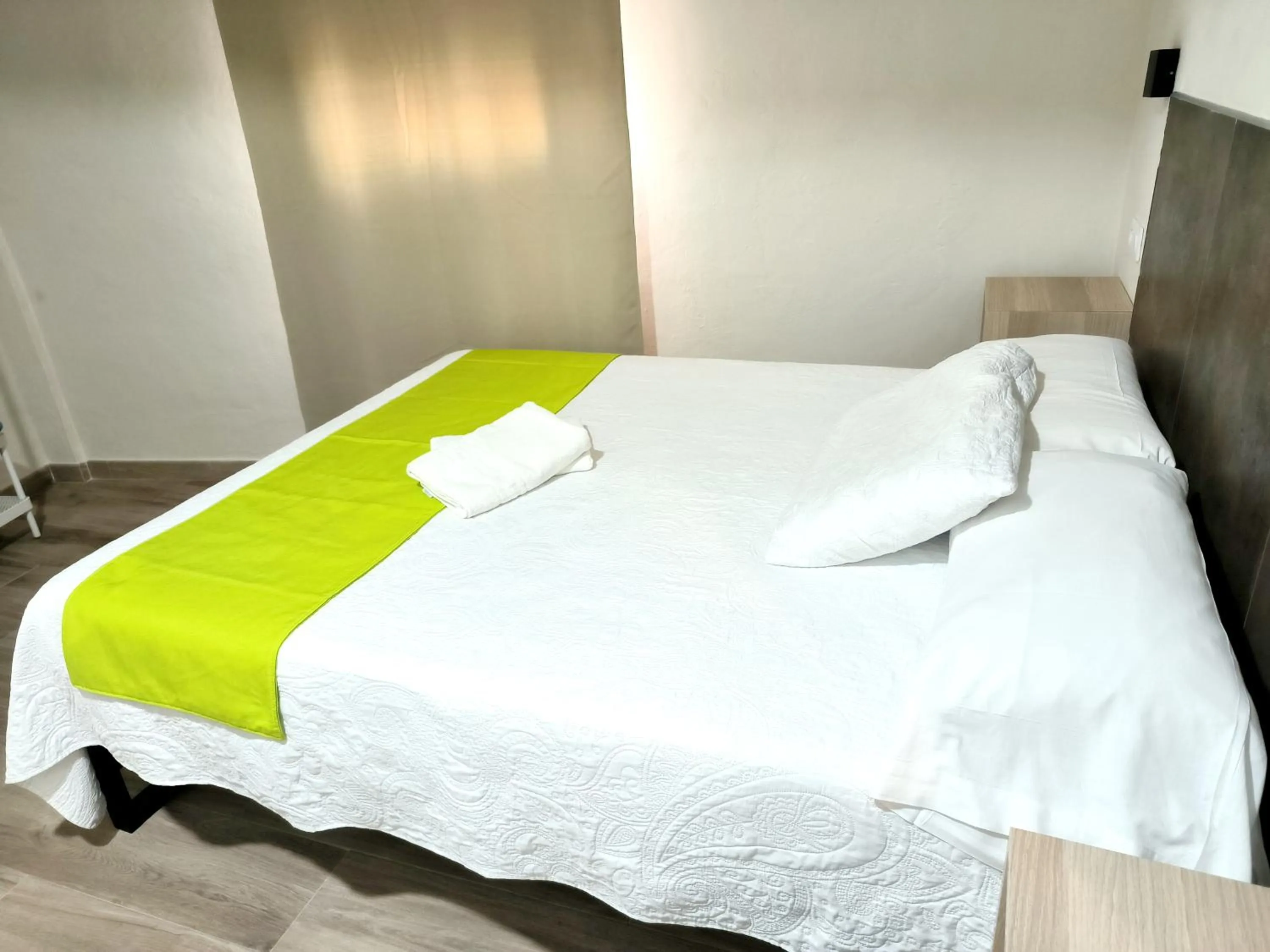 Photo of the whole room, Bed in Pension Perez Montilla