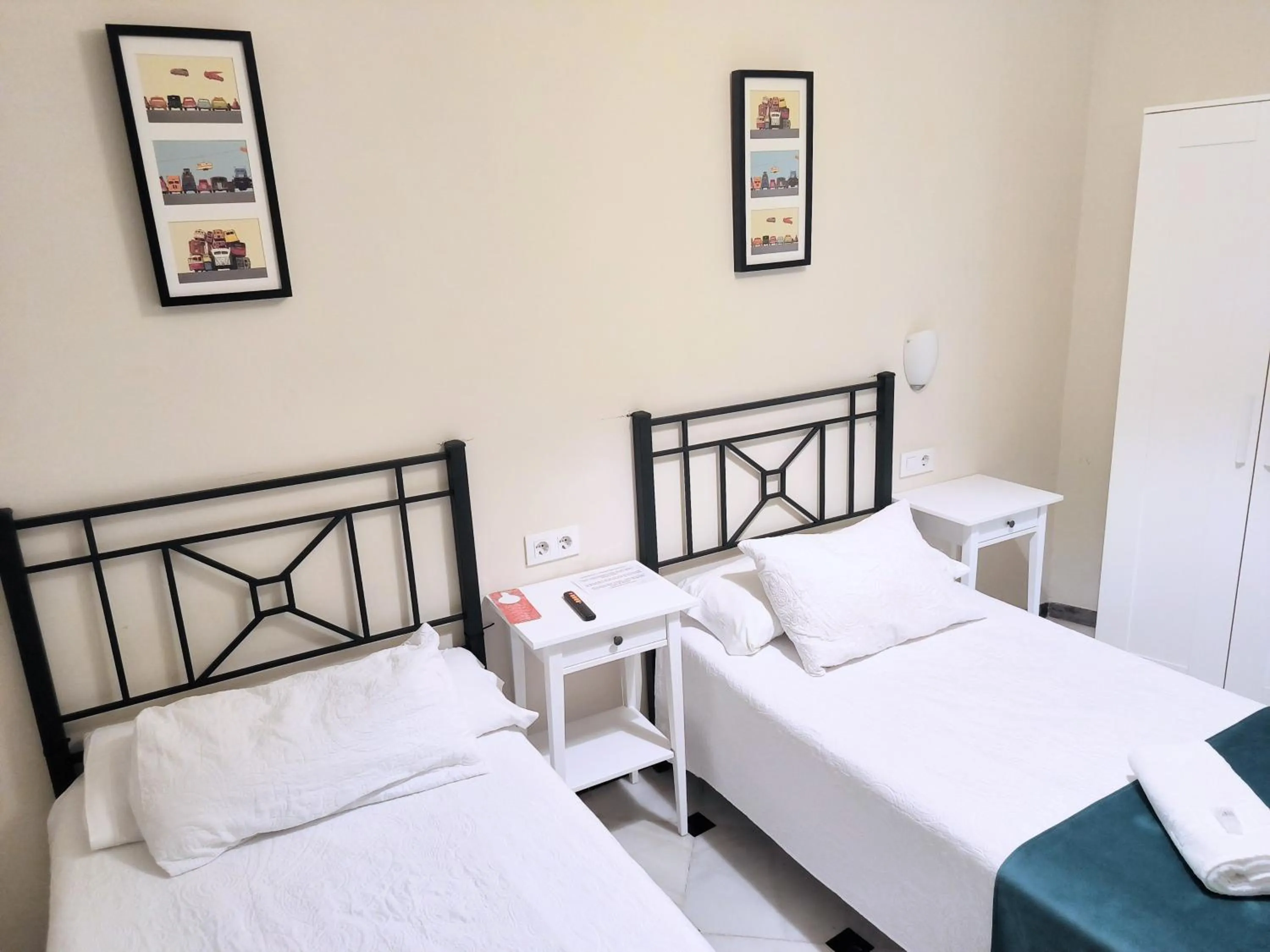 Photo of the whole room, Bed in Pension Perez Montilla