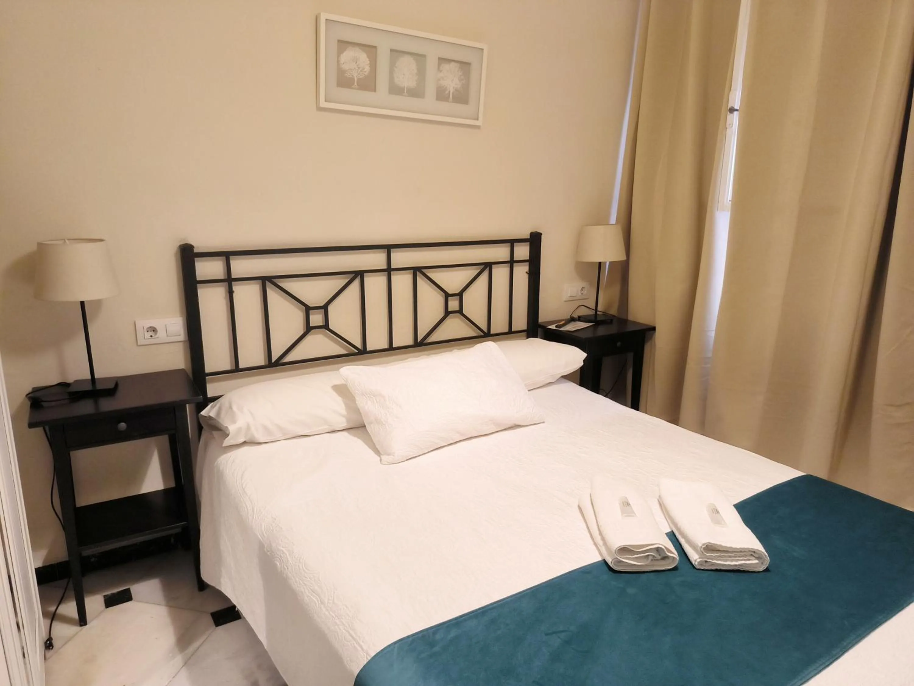 Photo of the whole room, Bed in Pension Perez Montilla