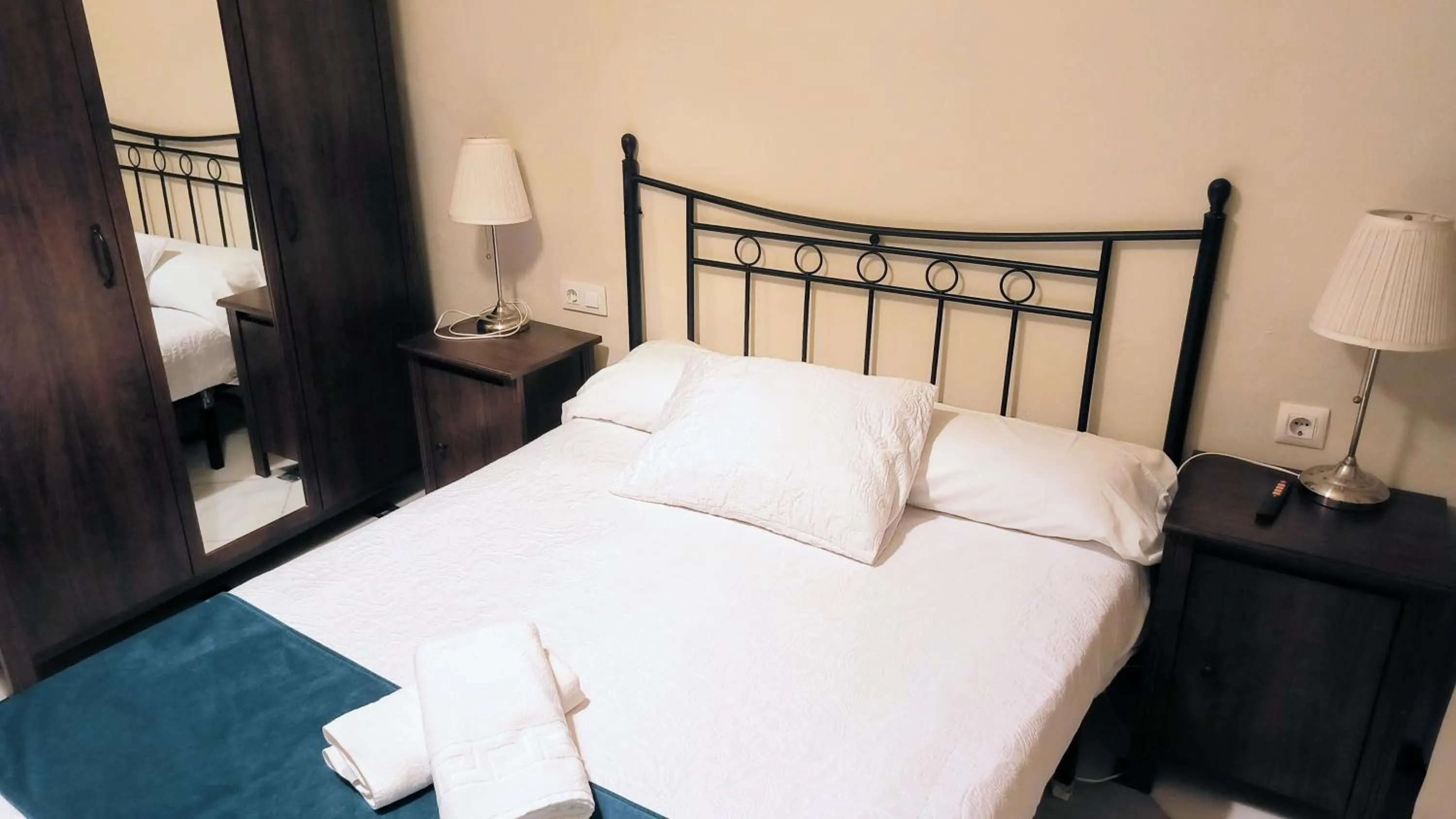 Photo of the whole room, Bed in Pension Perez Montilla