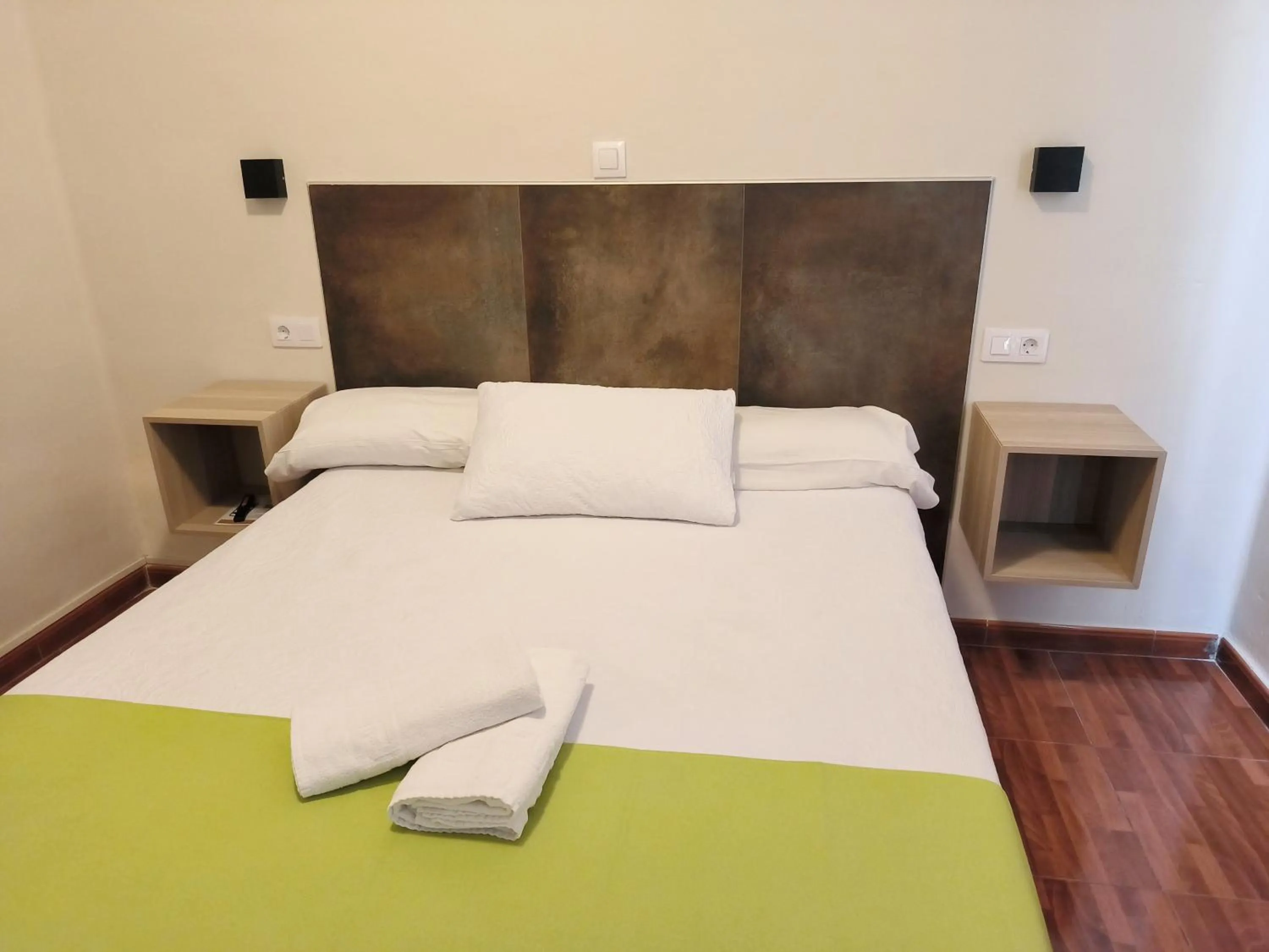 Photo of the whole room, Bed in Pension Perez Montilla