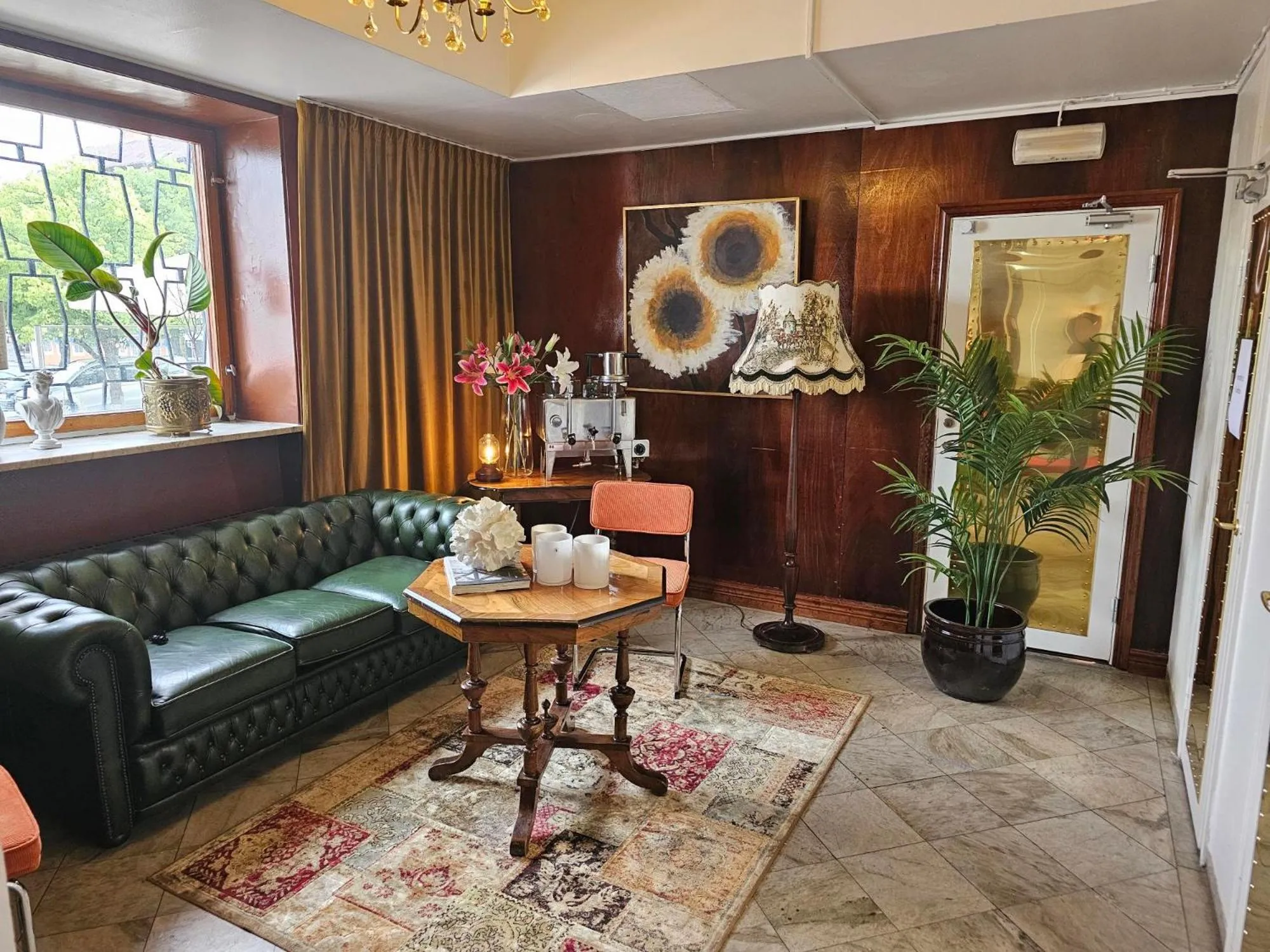 Seating area in Hotel Lysekil