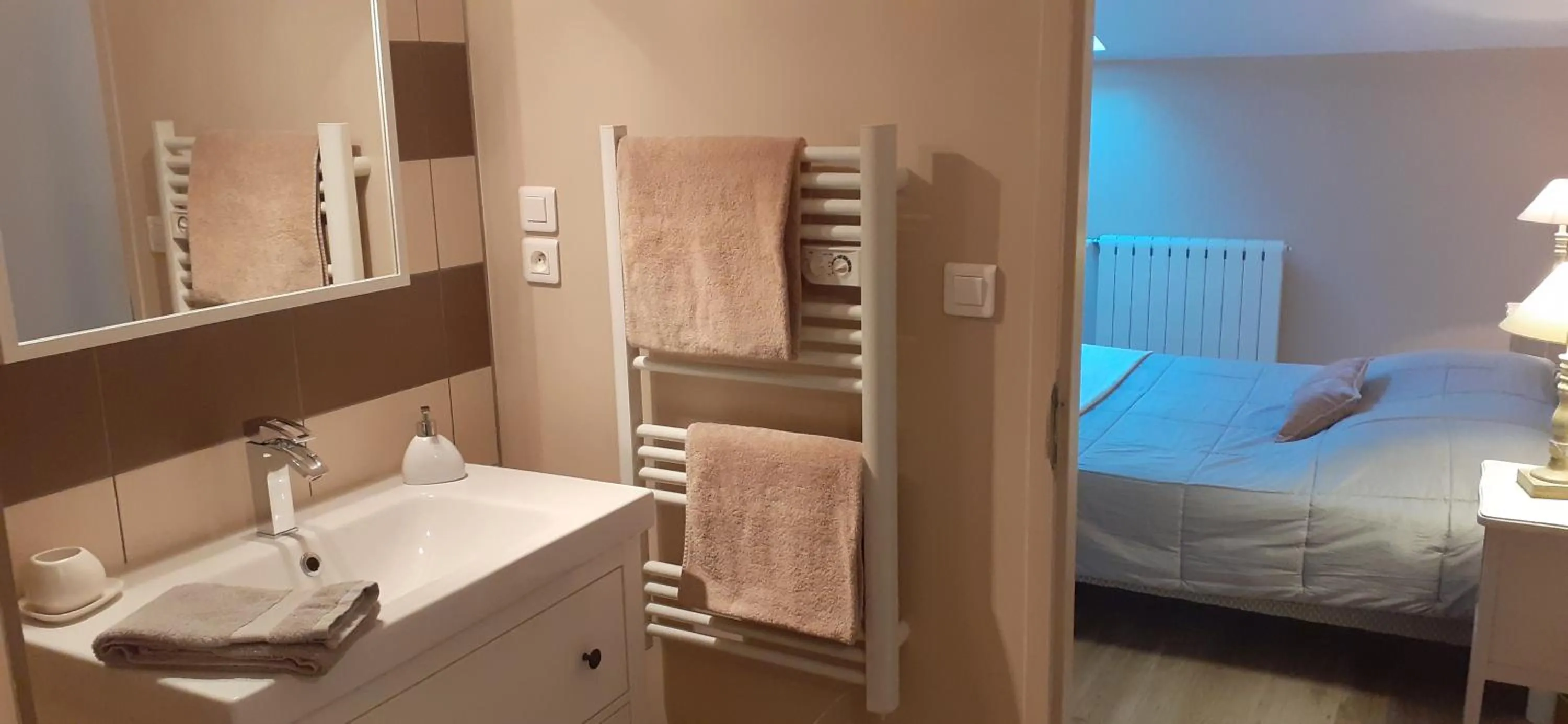 Bathroom, Bed in Le Mas de Magnaou