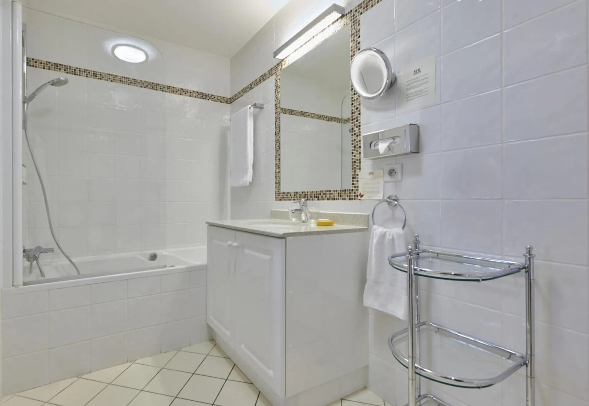 Bathroom in La Résidence de La Réserve