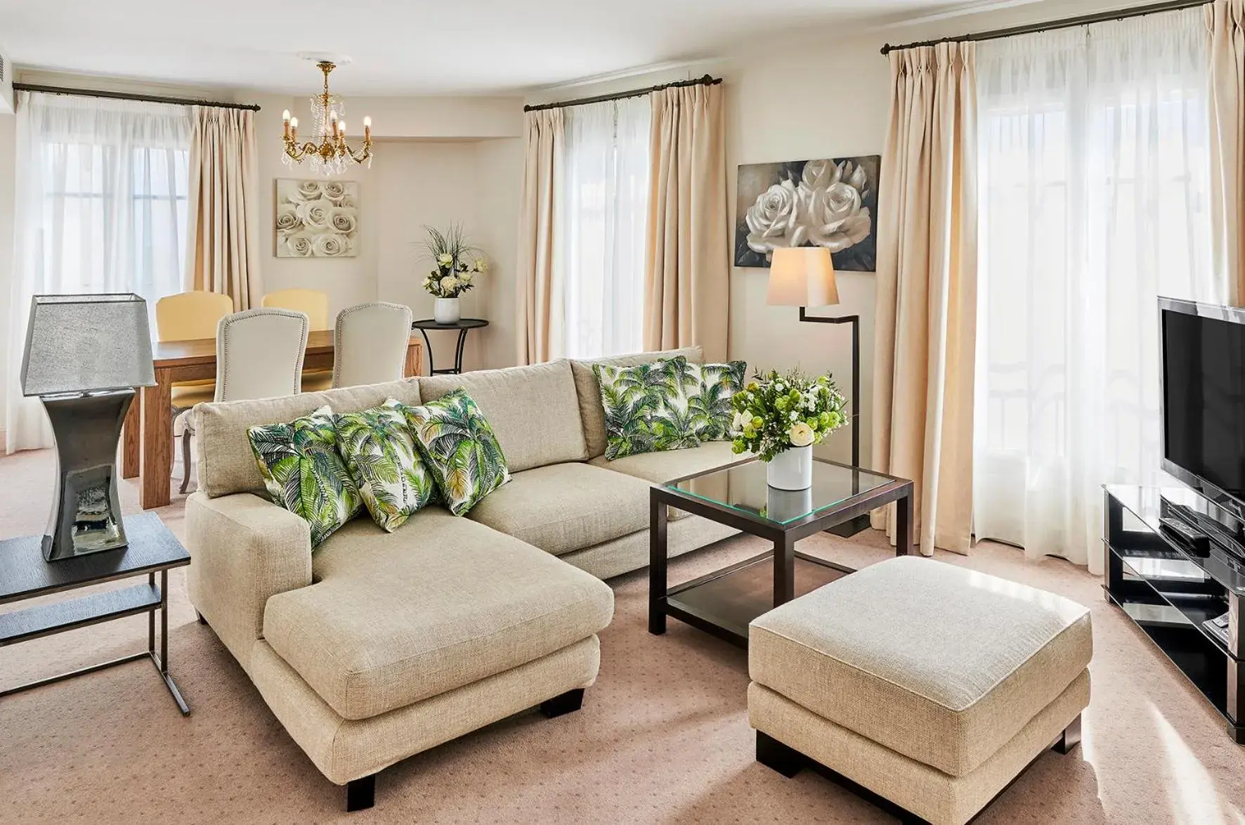 Two-Bedroom Apartment in La Résidence de La Réserve Two-Bedroom Apartment in La Résidence de La Réserve