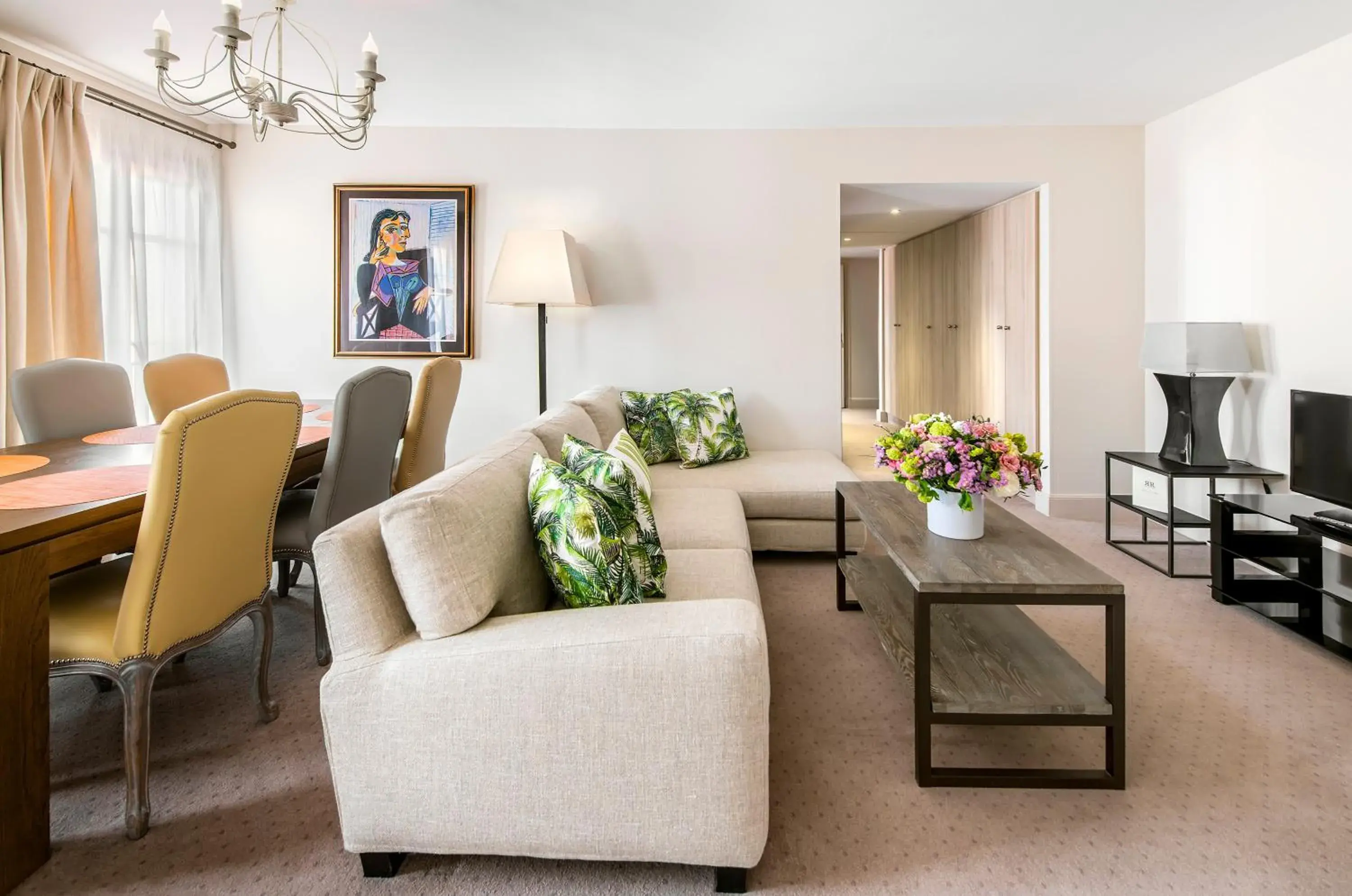 Three-Bedroom Apartment in La Résidence de La Réserve Three-Bedroom Apartment in La Résidence de La Réserve