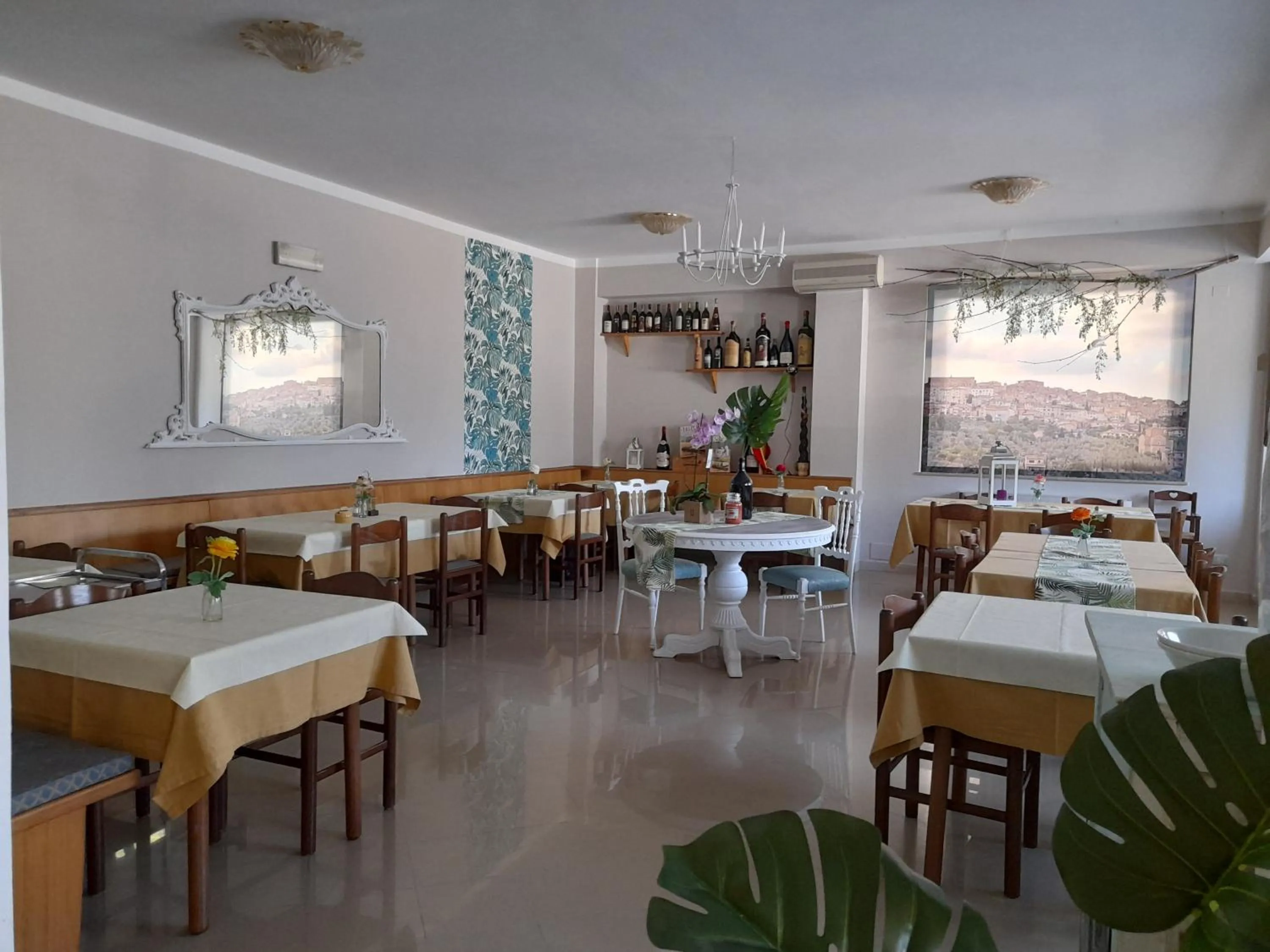 Dining area in Hotel Tirrenia