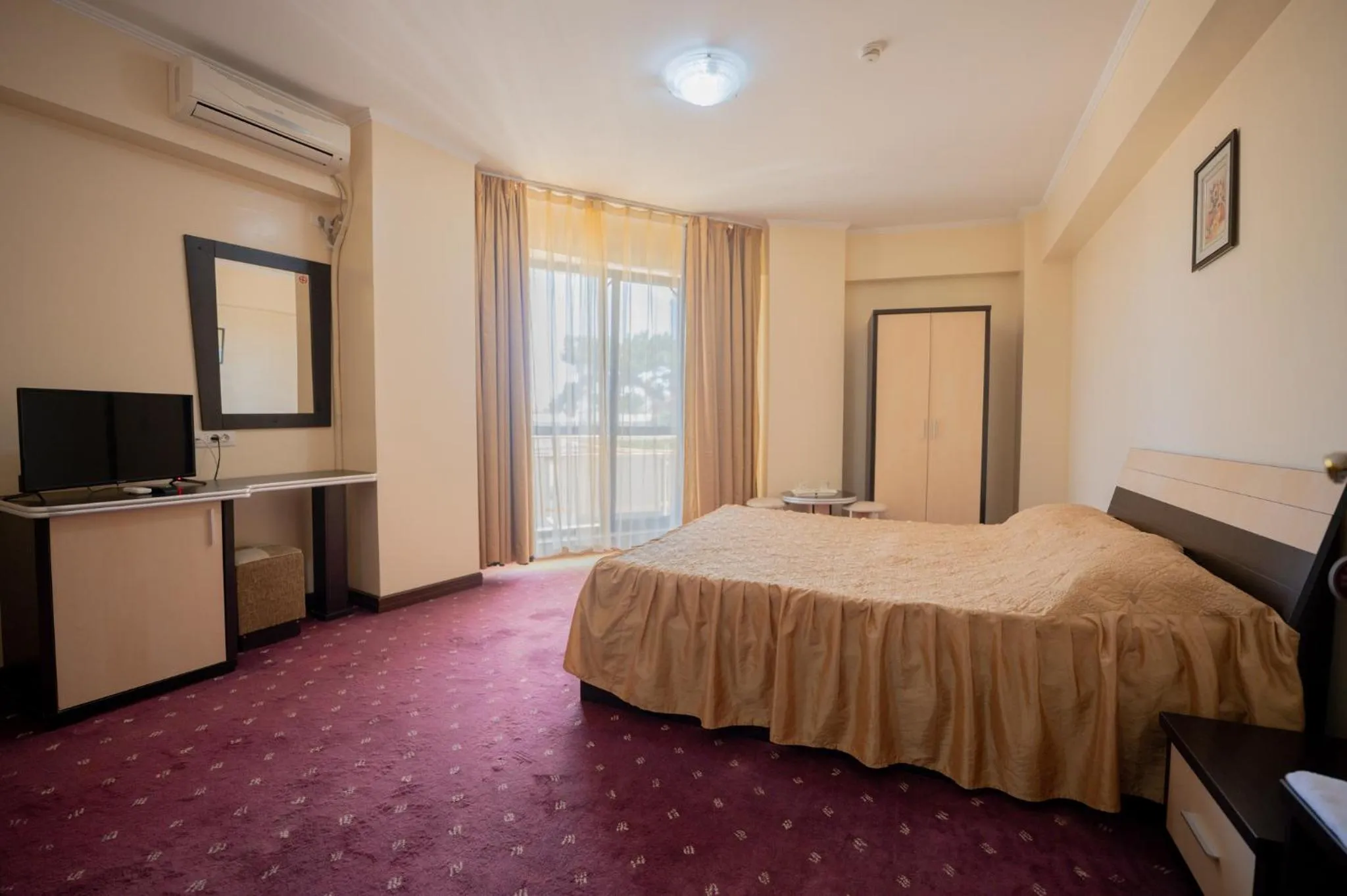 Photo of the whole room, Bed in Hotel Coral