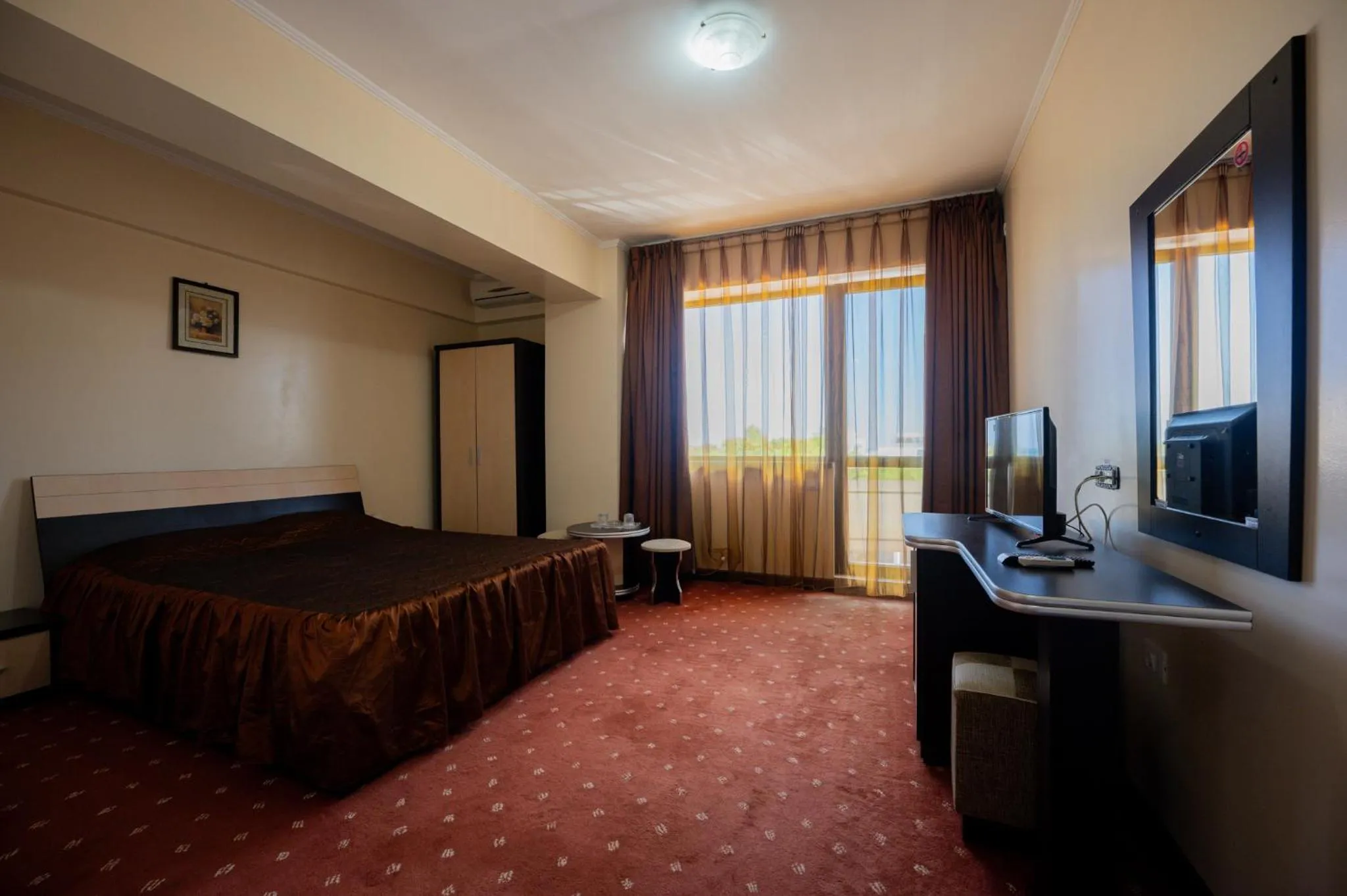 Photo of the whole room, Bed in Hotel Coral