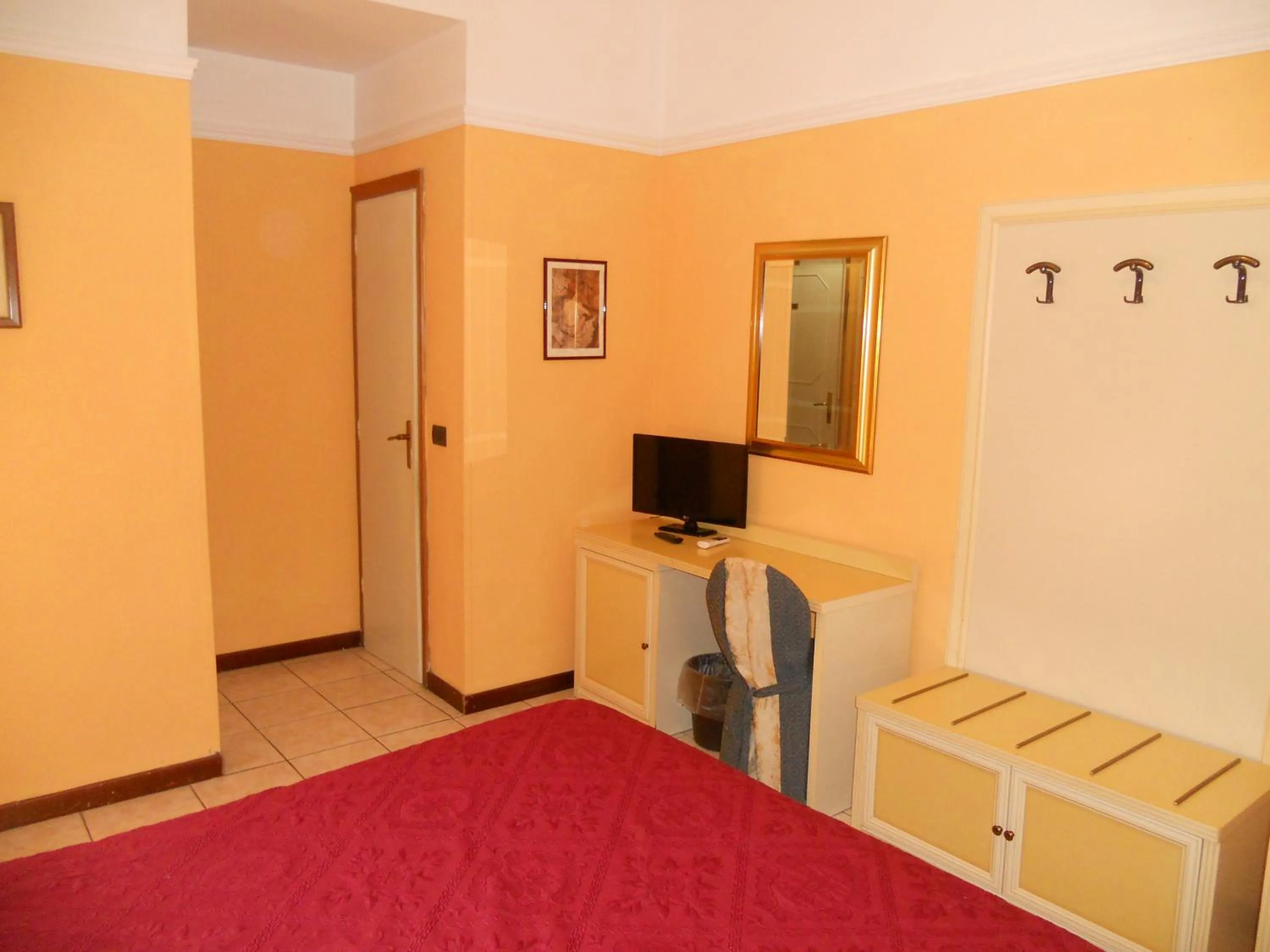 Photo of the whole room, Bed in Hotel Salus