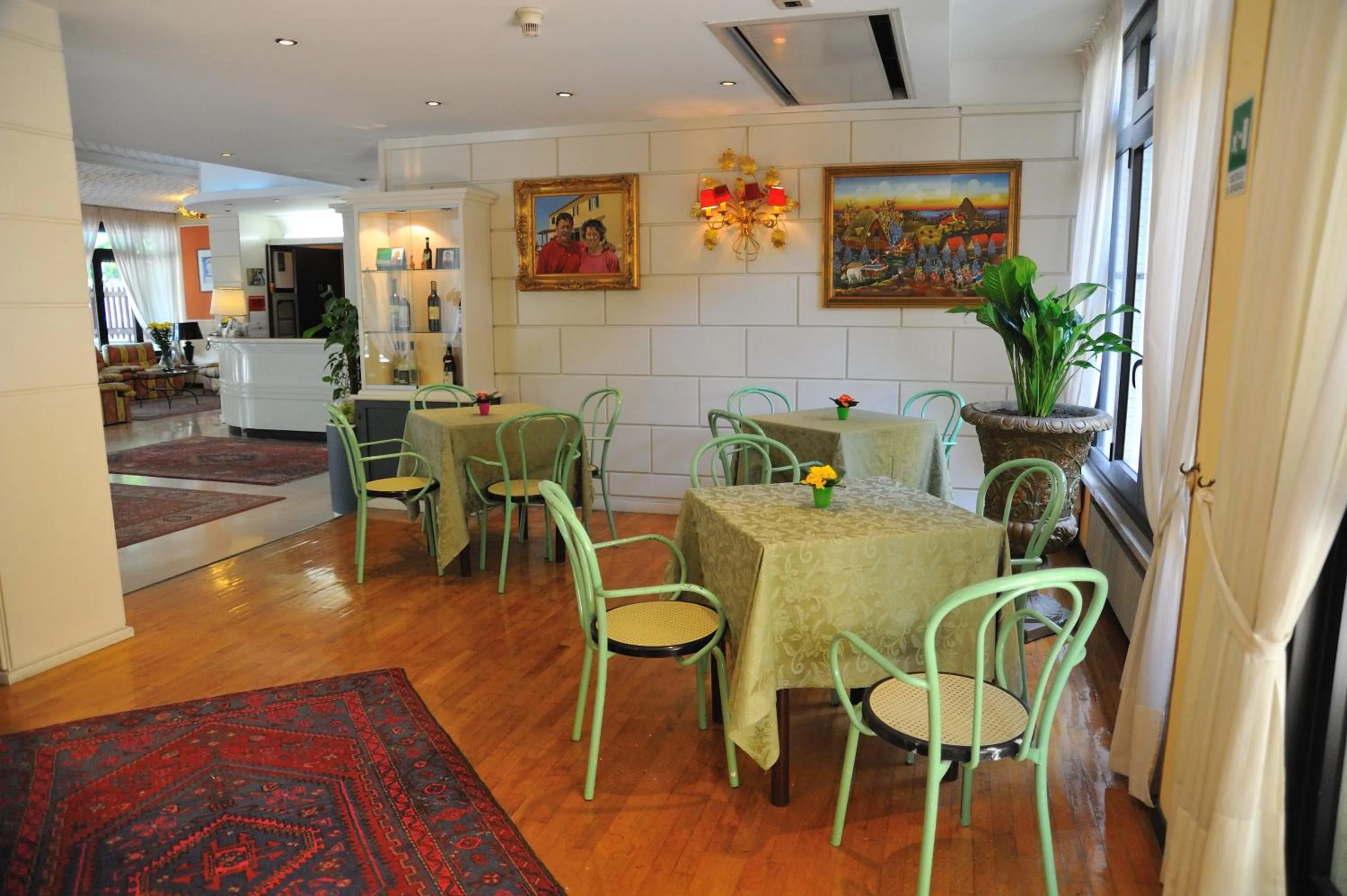 Communal lounge/ TV room in Hotel Salus