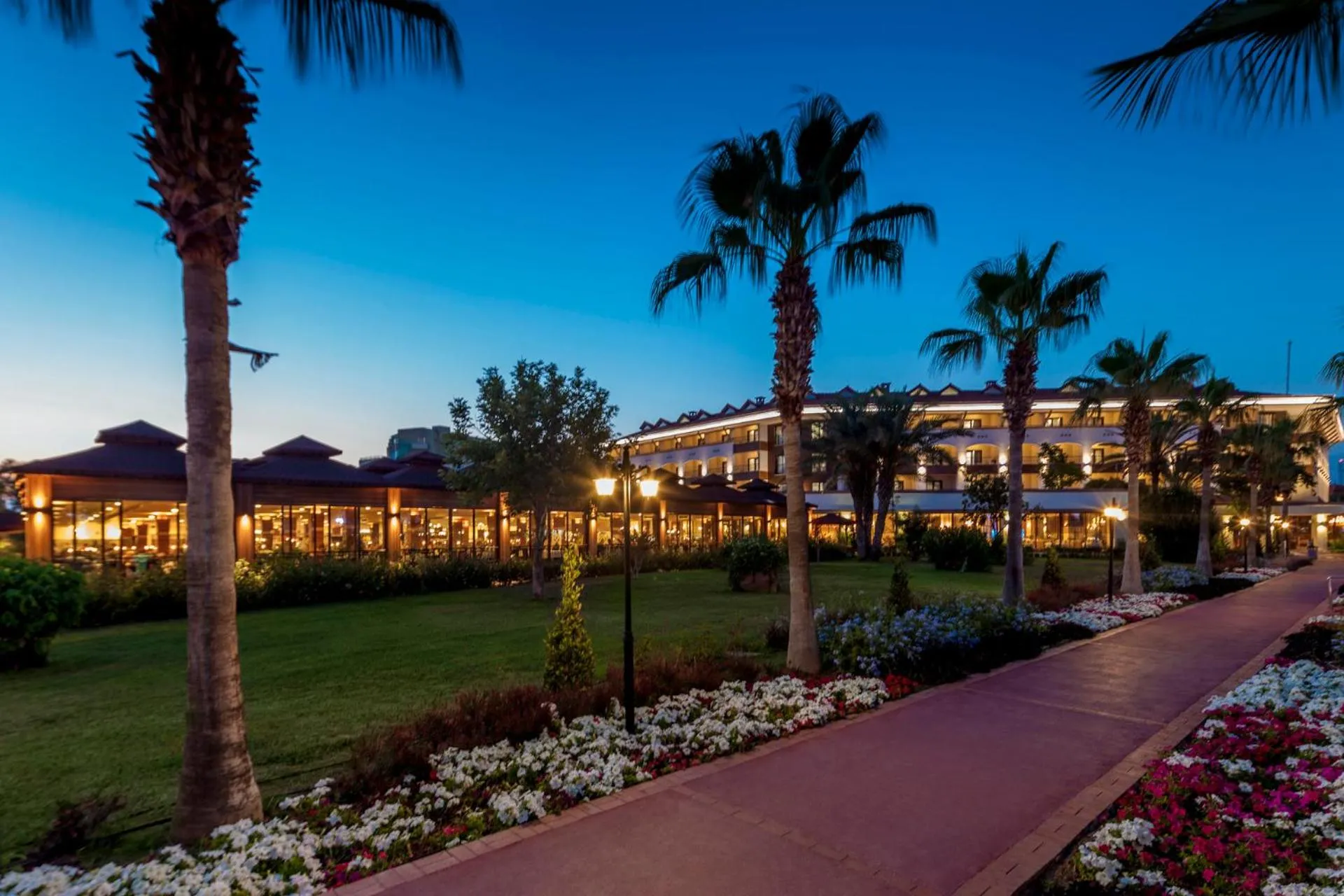 Garden in Club Hotel Turan Prince World - Kids Concept