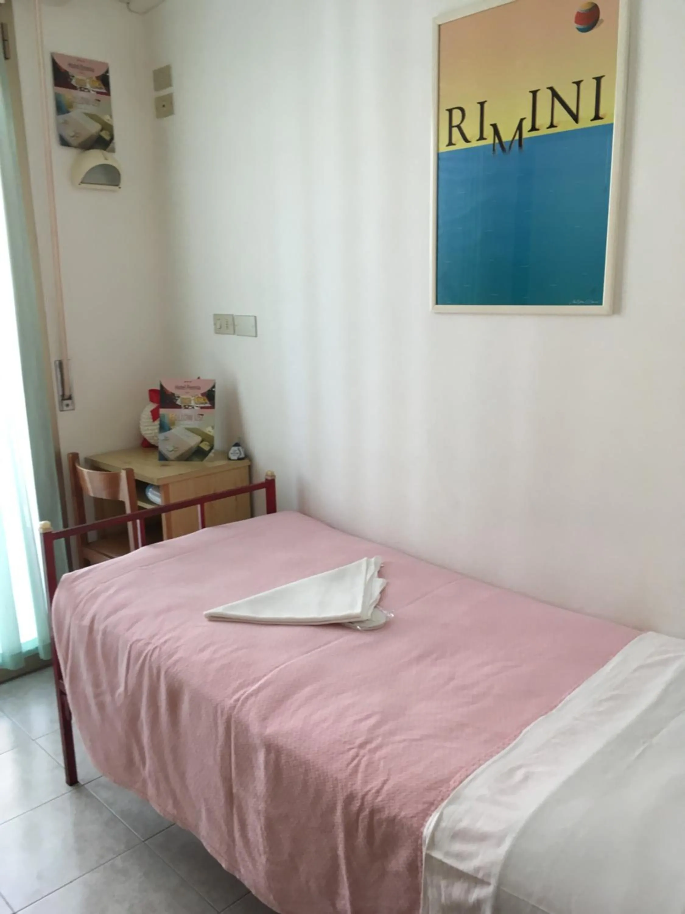 Bathroom, Bed in Hotel Peonia