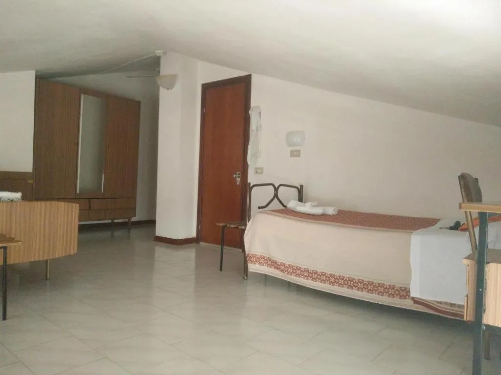 Bedroom, Bed in Hotel Peonia