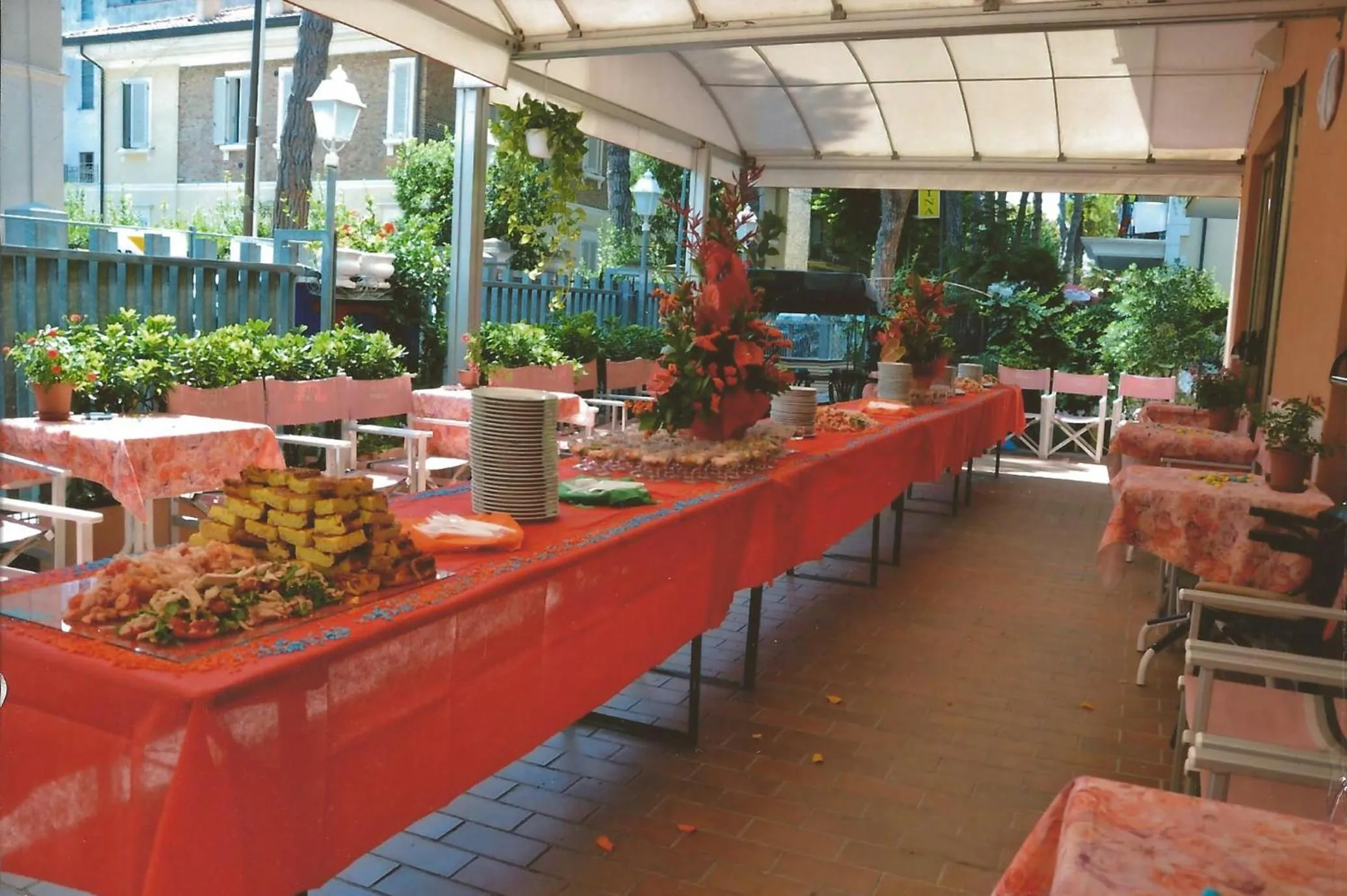 Restaurant/places to eat in Hotel Peonia