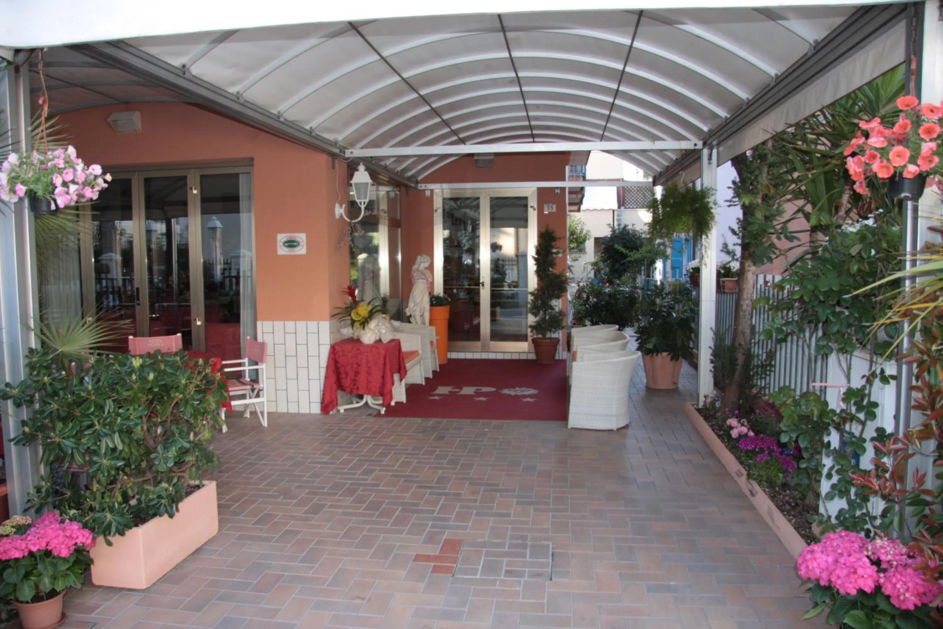 Facade/entrance in Hotel Peonia