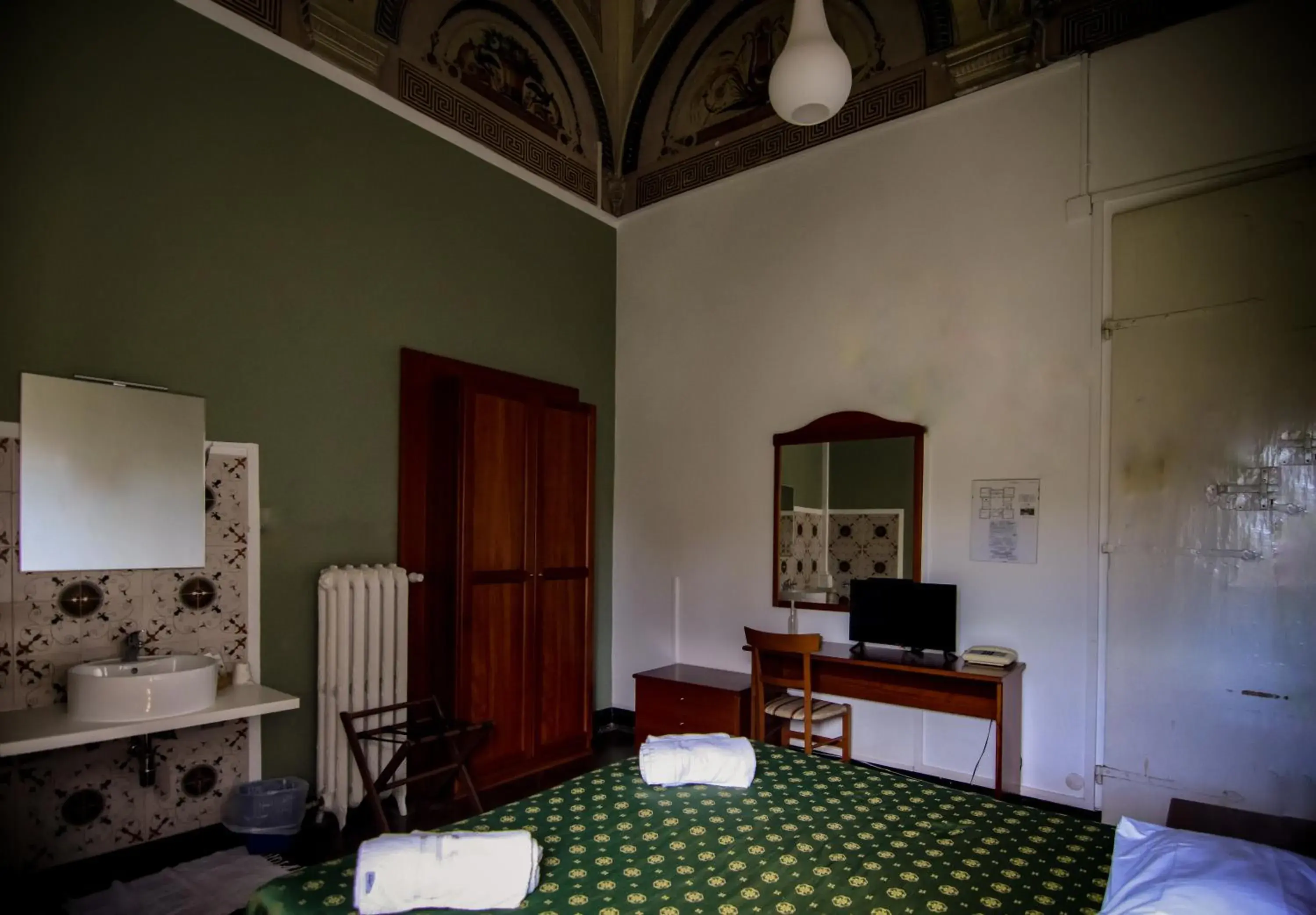 Double or Twin Room with Private External Bathroom in Hotel Villa Bonera Double or Twin Room with Private External Bathroom in Hotel Villa Bonera