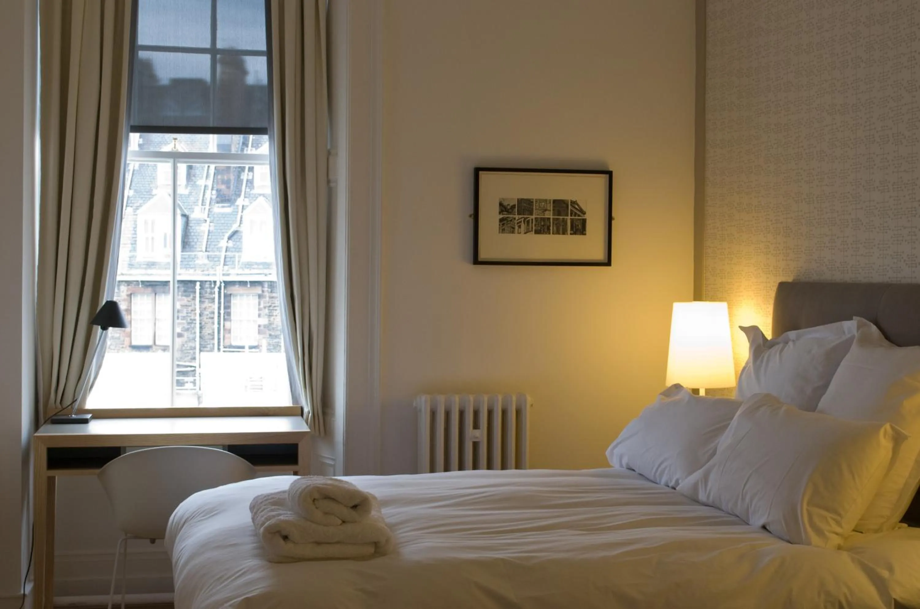 Bed in Grasshopper Hotel Glasgow