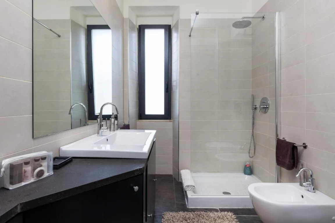 Shower in Borgo Antico XIX sec.