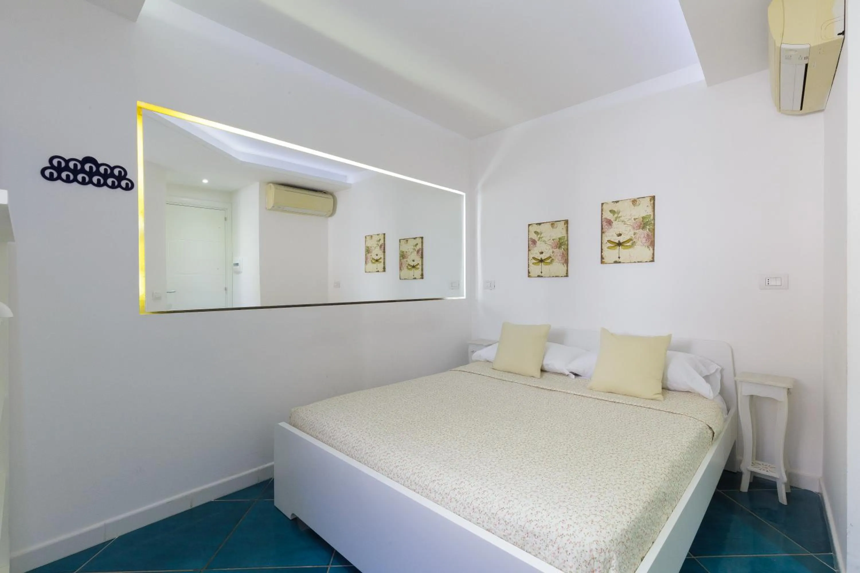 Photo of the whole room, Bed in 14 Leoni