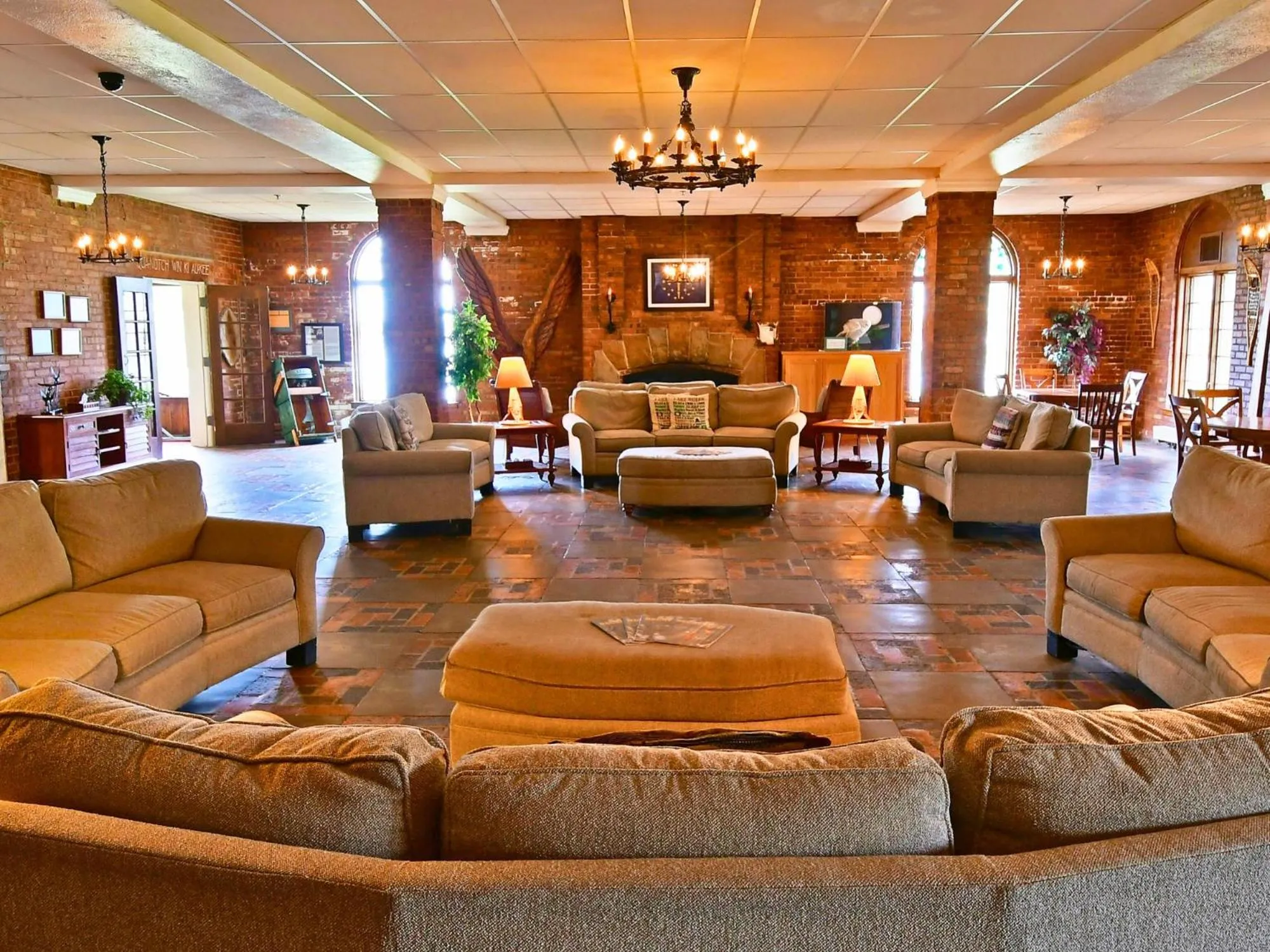 Living room in Potawatomi Inn & Cabins