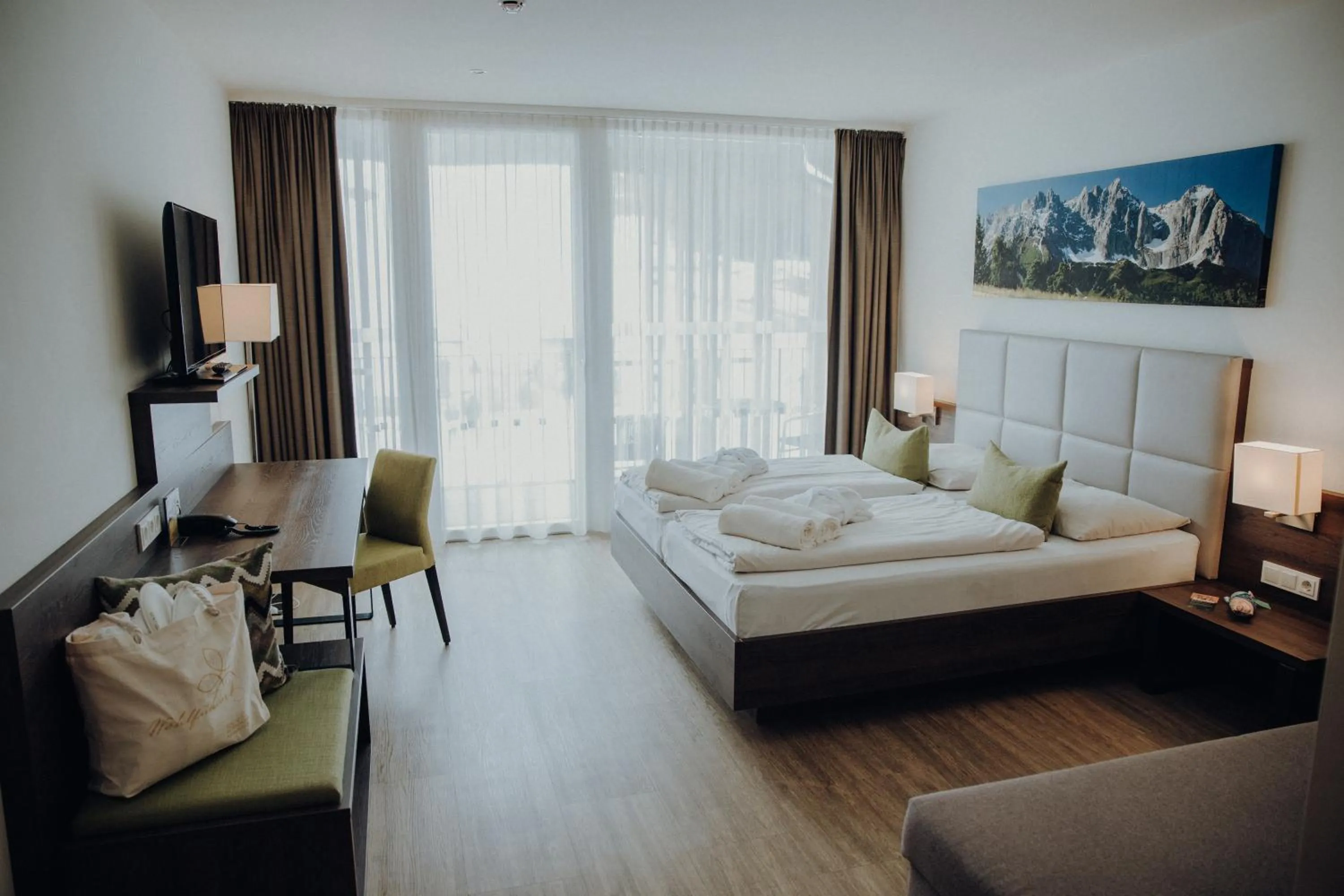 Photo of the whole room, Bed in Alpenhotel Kaiserfels