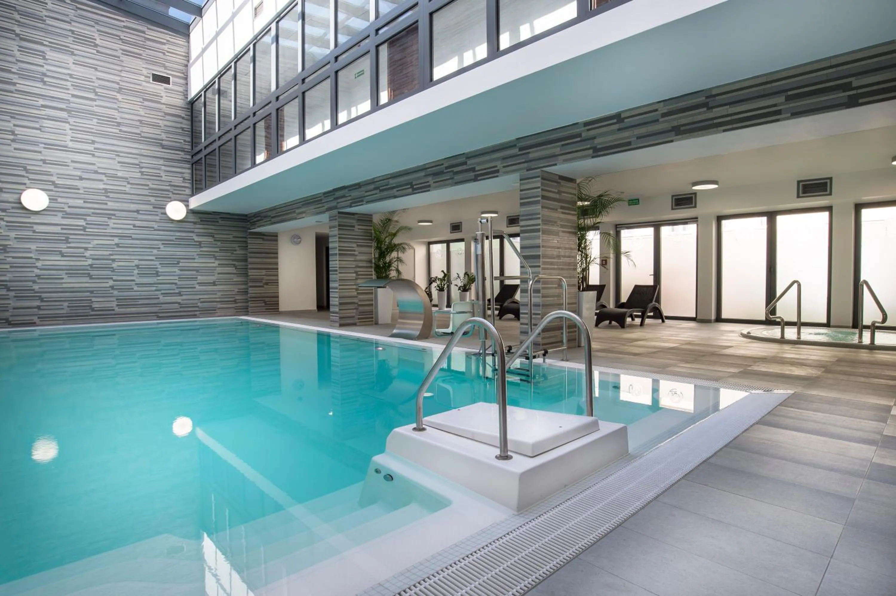 Swimming pool in Admirał I