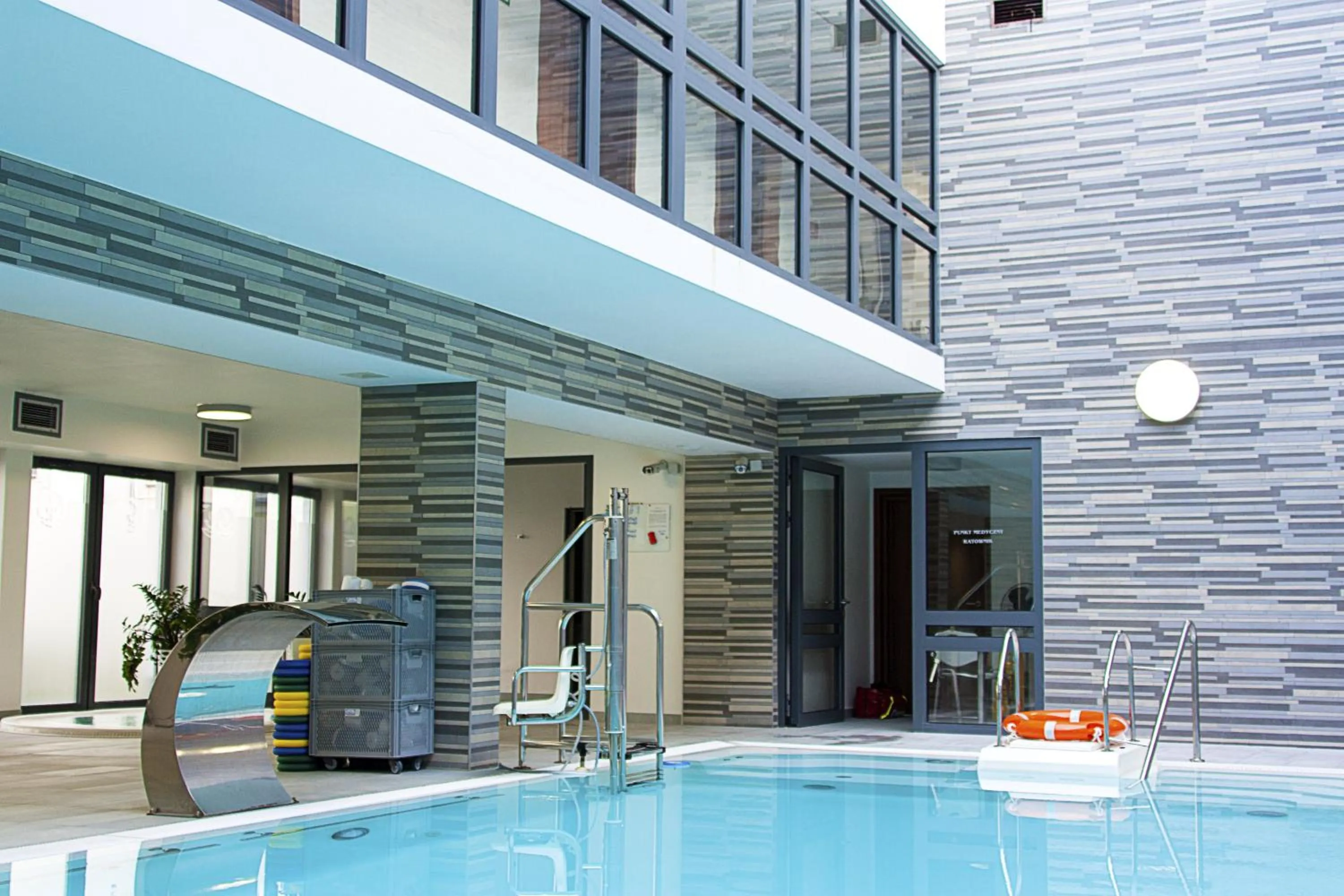 Swimming pool in Admirał I