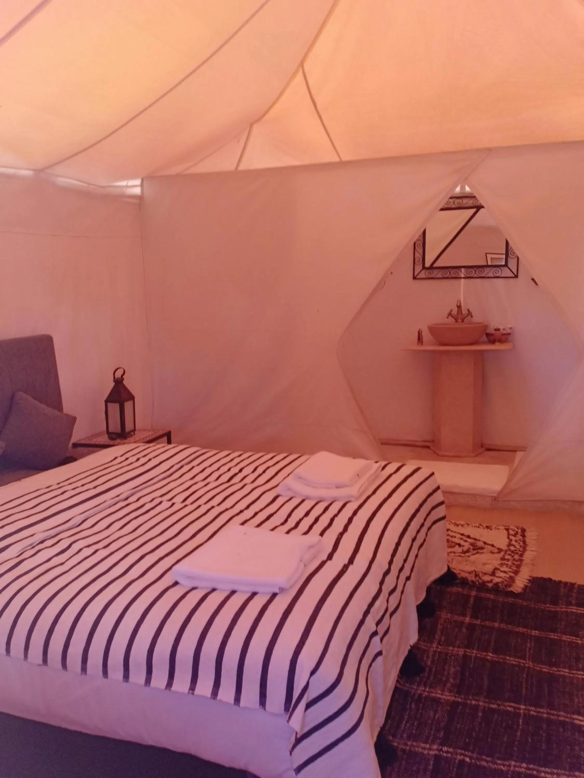 Bed in Kasbah Erg Chebbi