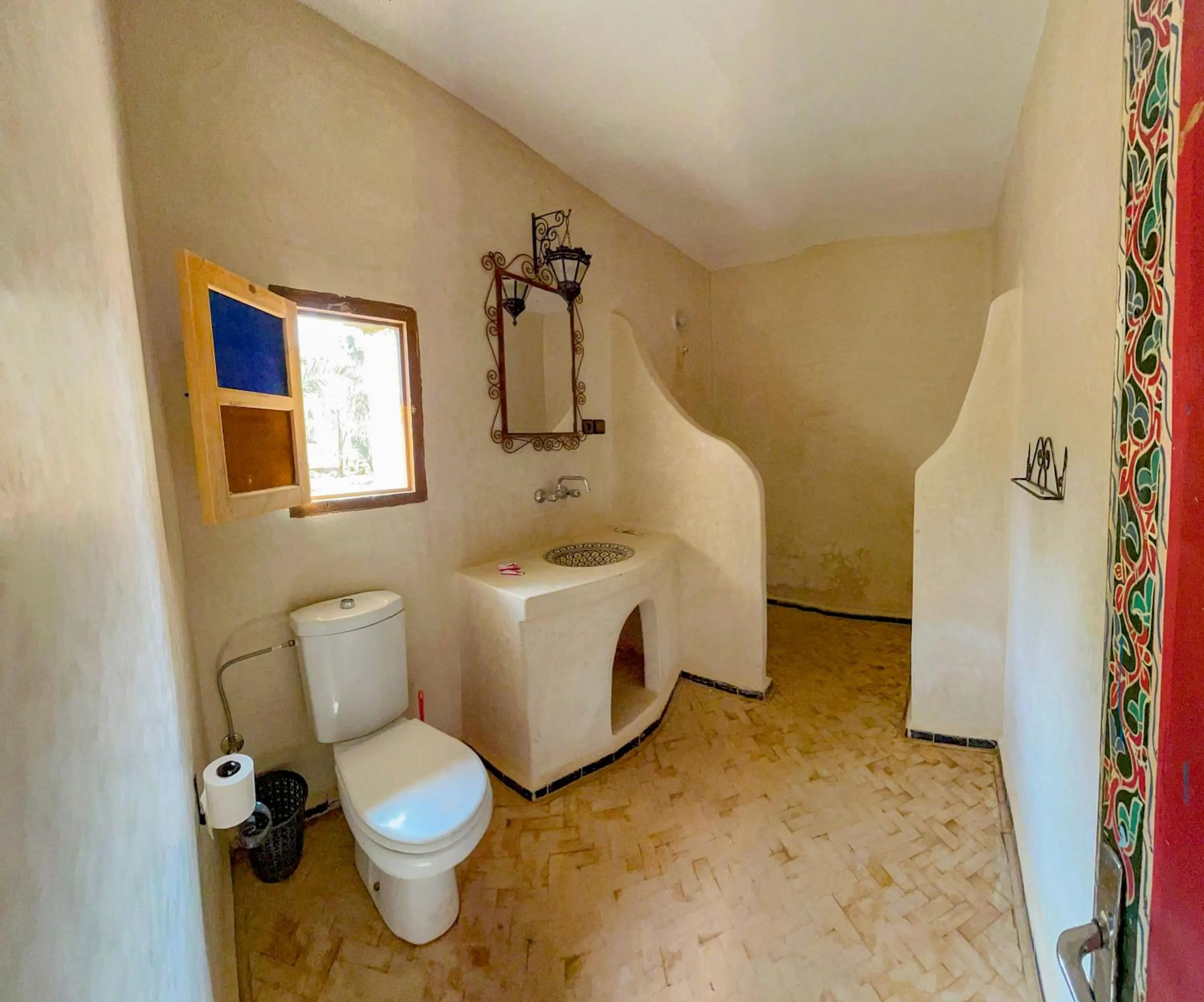 Toilet in Kasbah Erg Chebbi