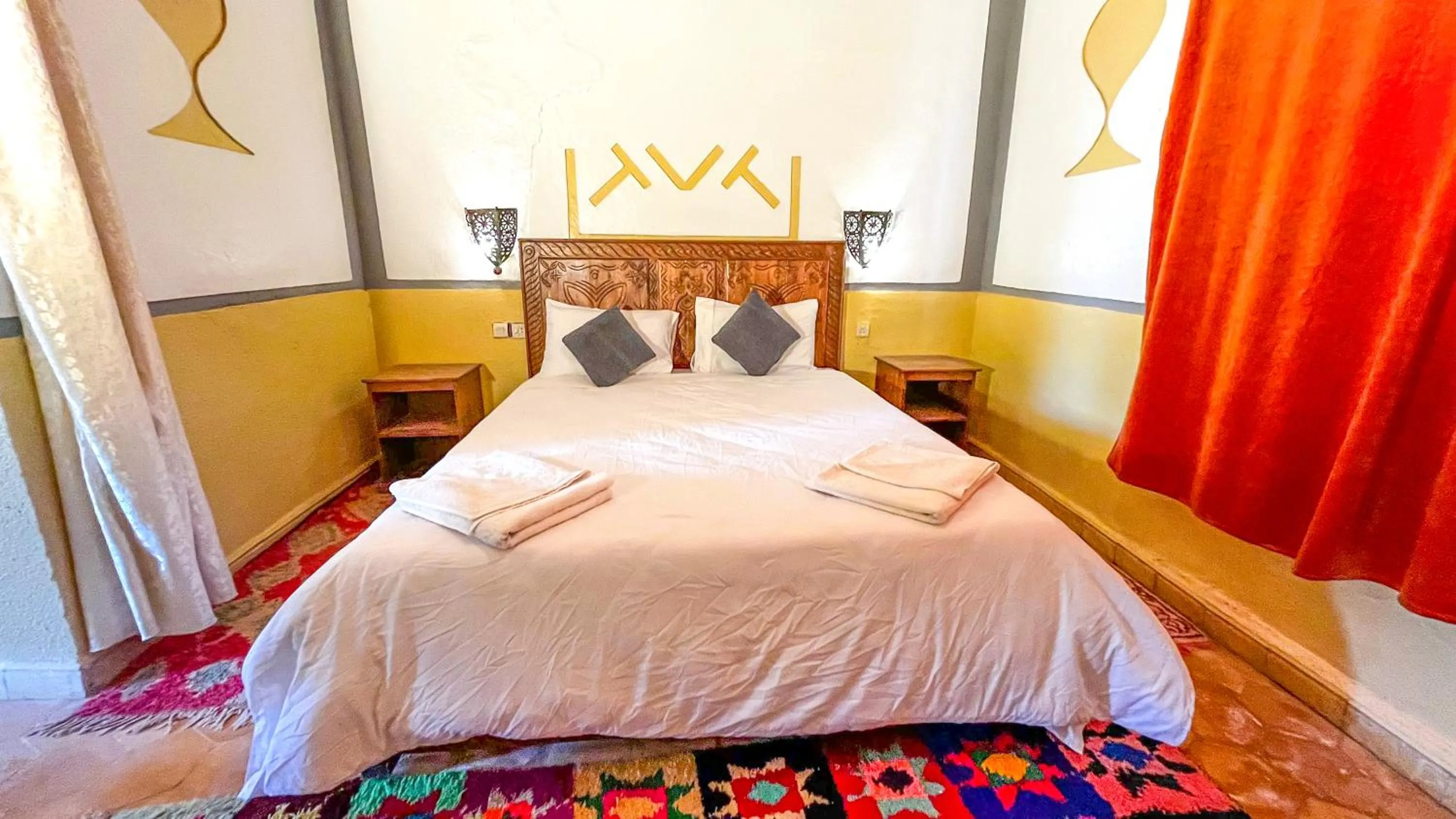 Bed in Kasbah Erg Chebbi