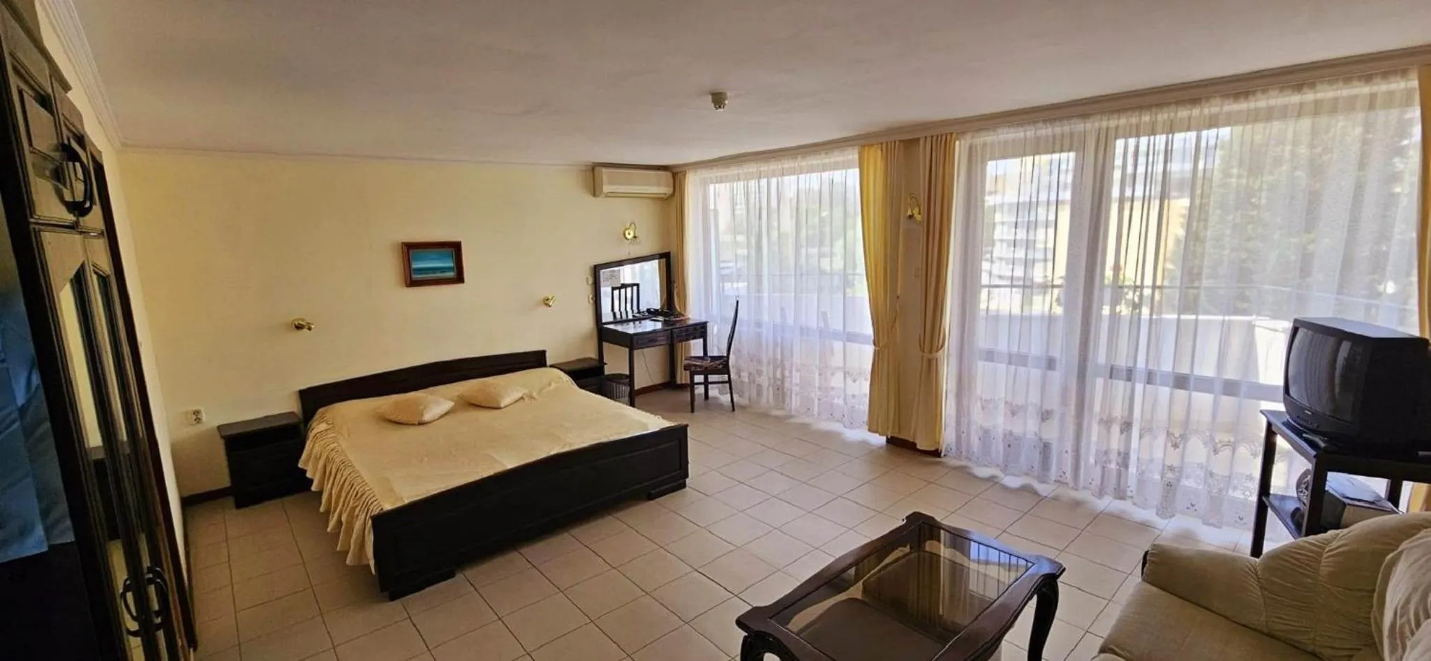 Communal lounge/ TV room, Bed in Hotel Klisura