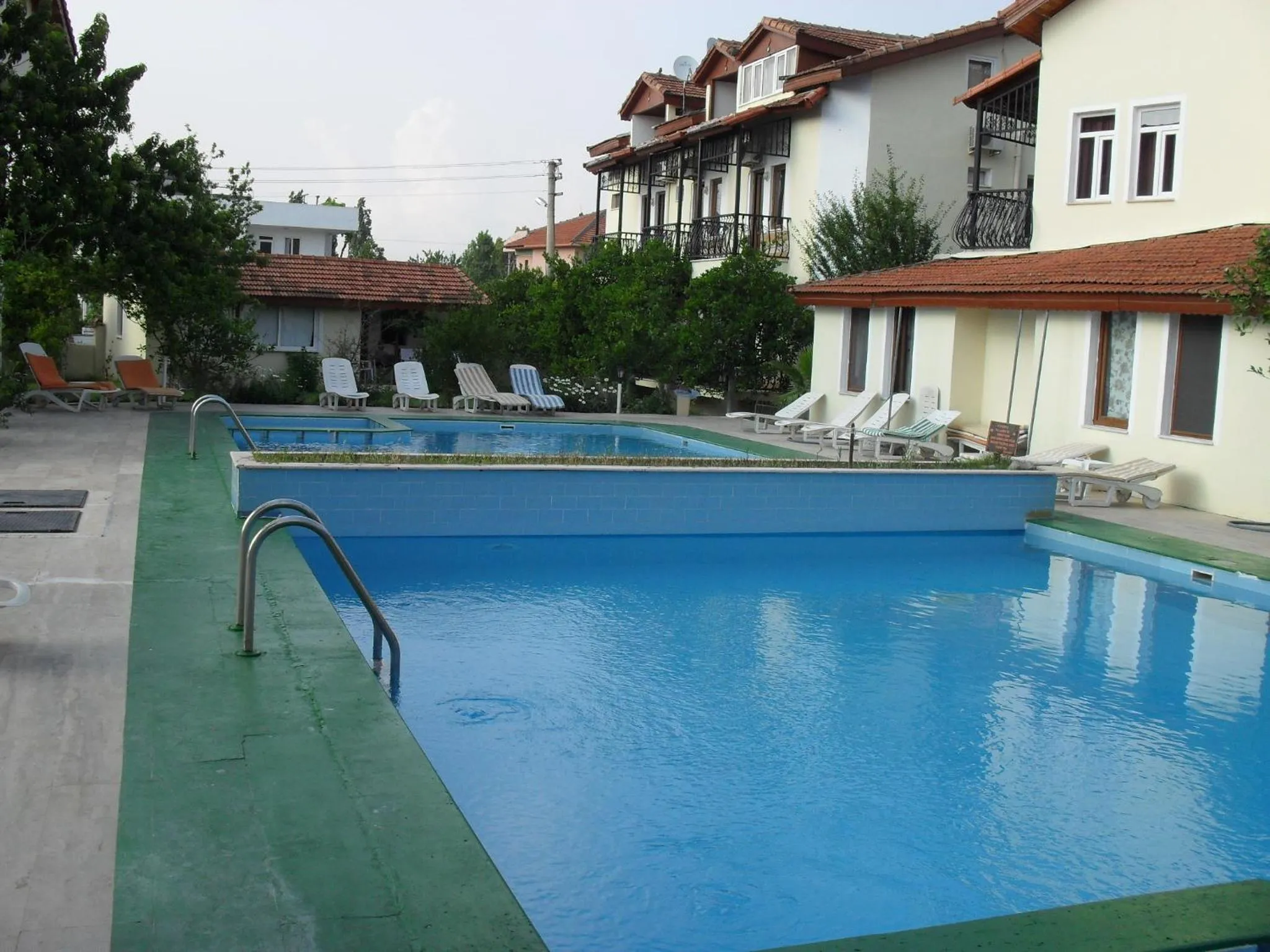 Pool view in Villa Ozalp Apartments