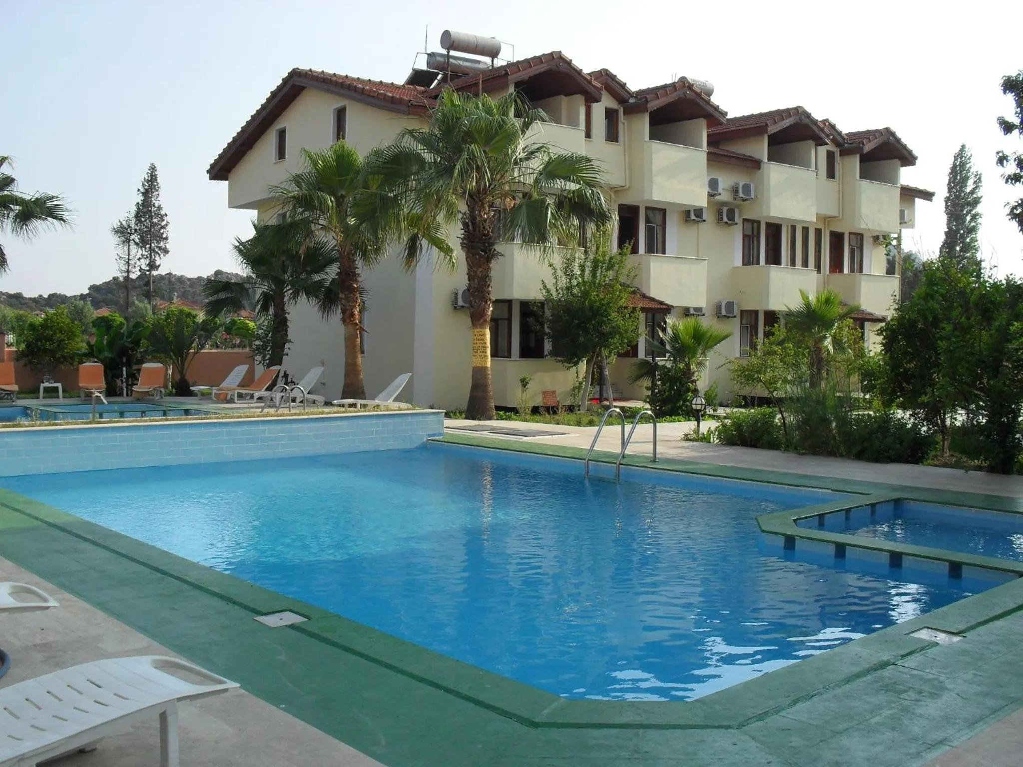 Pool view in Villa Ozalp Apartments