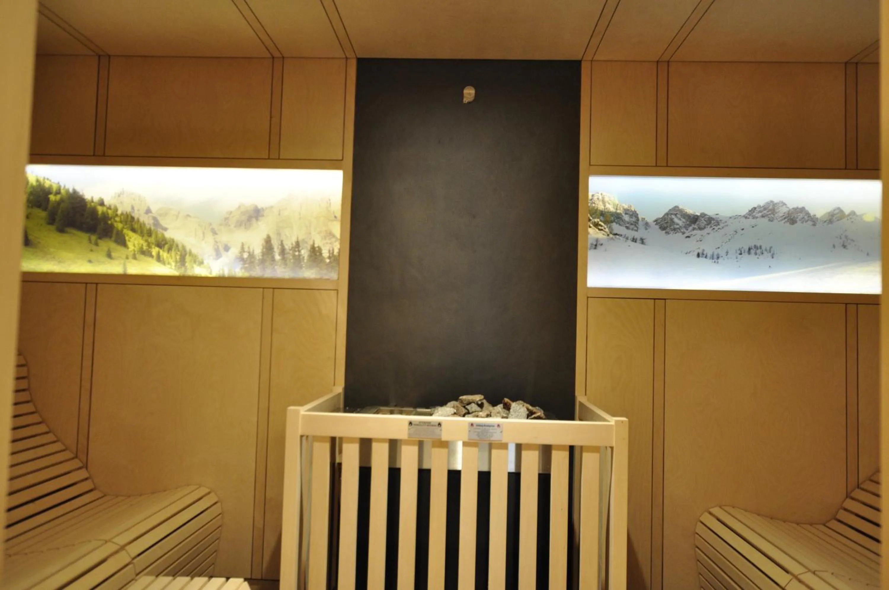 Swimming pool in Hotel Alpin