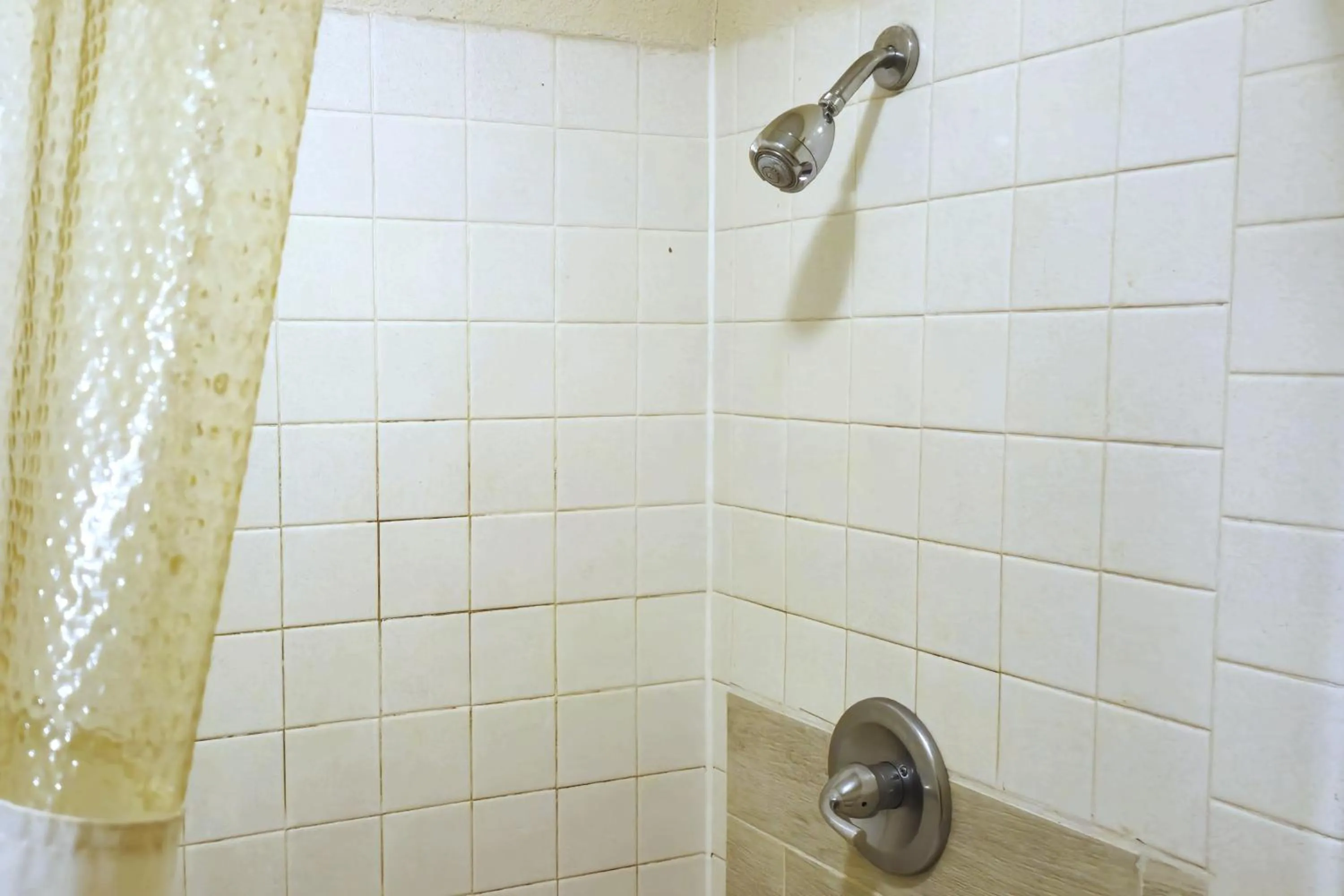 Bathroom in River Valley Inn and Suites
