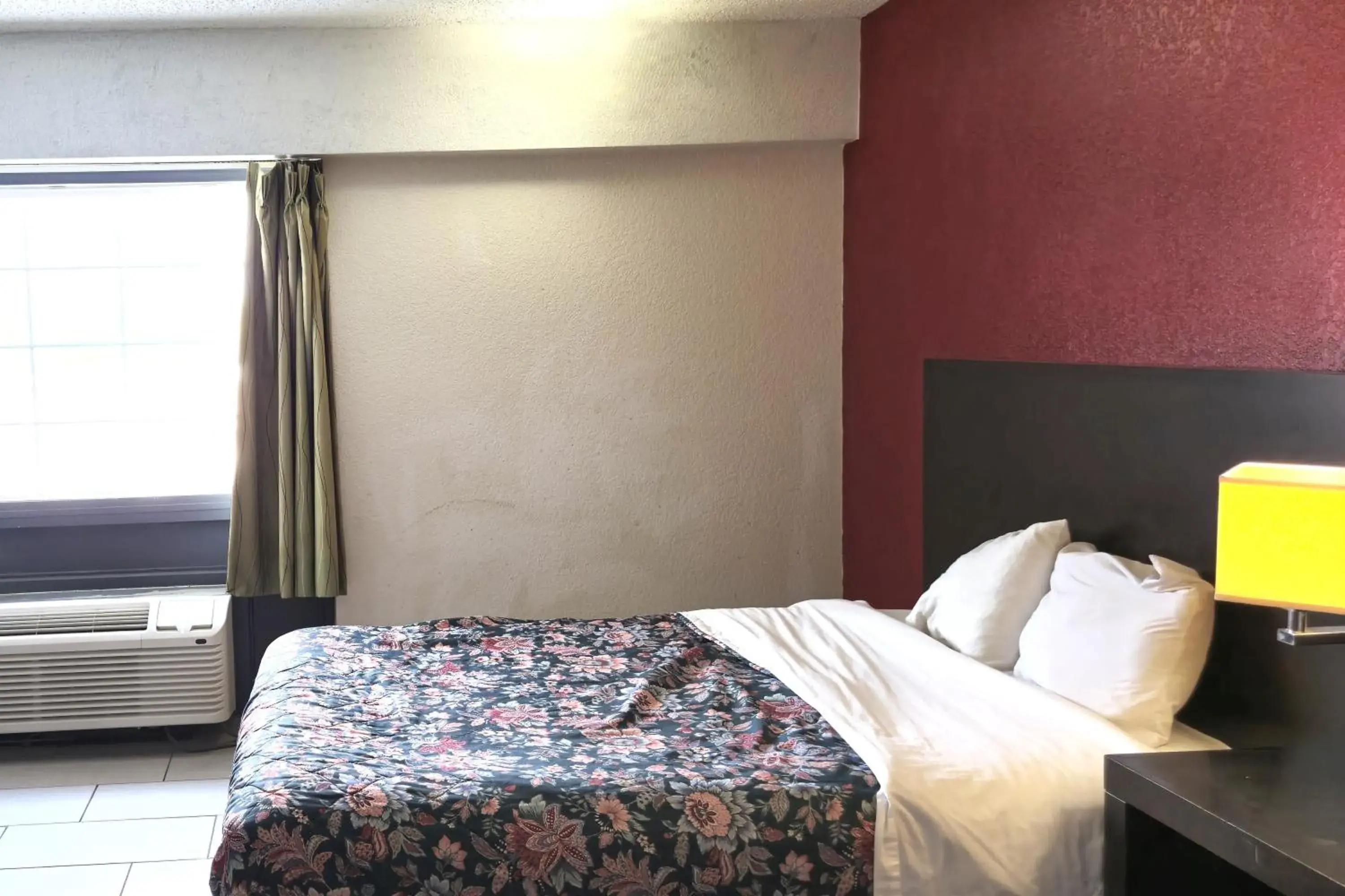 King Bed Smoking in River Valley Inn and Suites King Bed Smoking in River Valley Inn and Suites