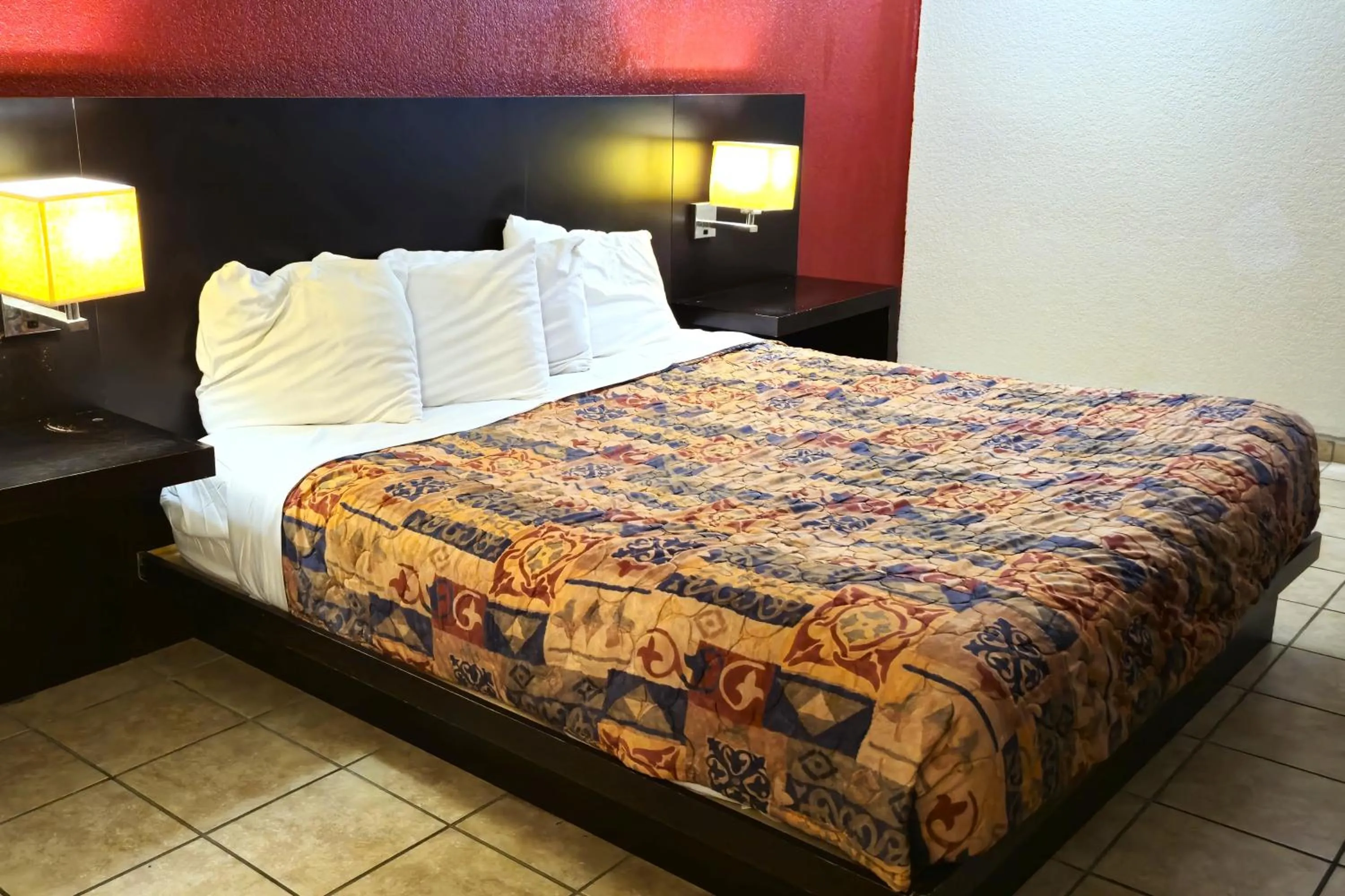 Bedroom, Bed in River Valley Inn and Suites