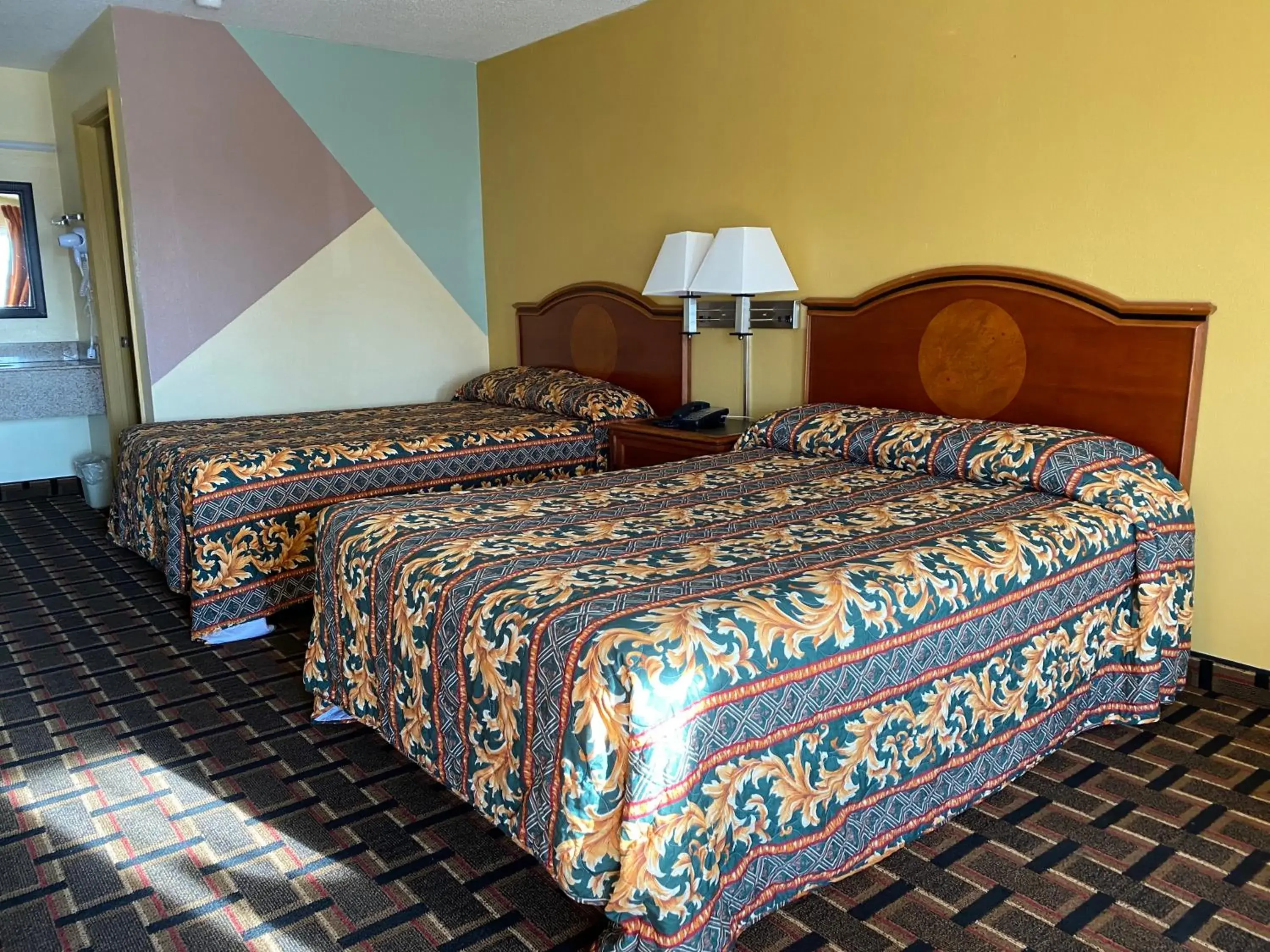 Double Room with Two Double Beds - Smoking in Best Inn Double Room with Two Double Beds - Smoking in Best Inn