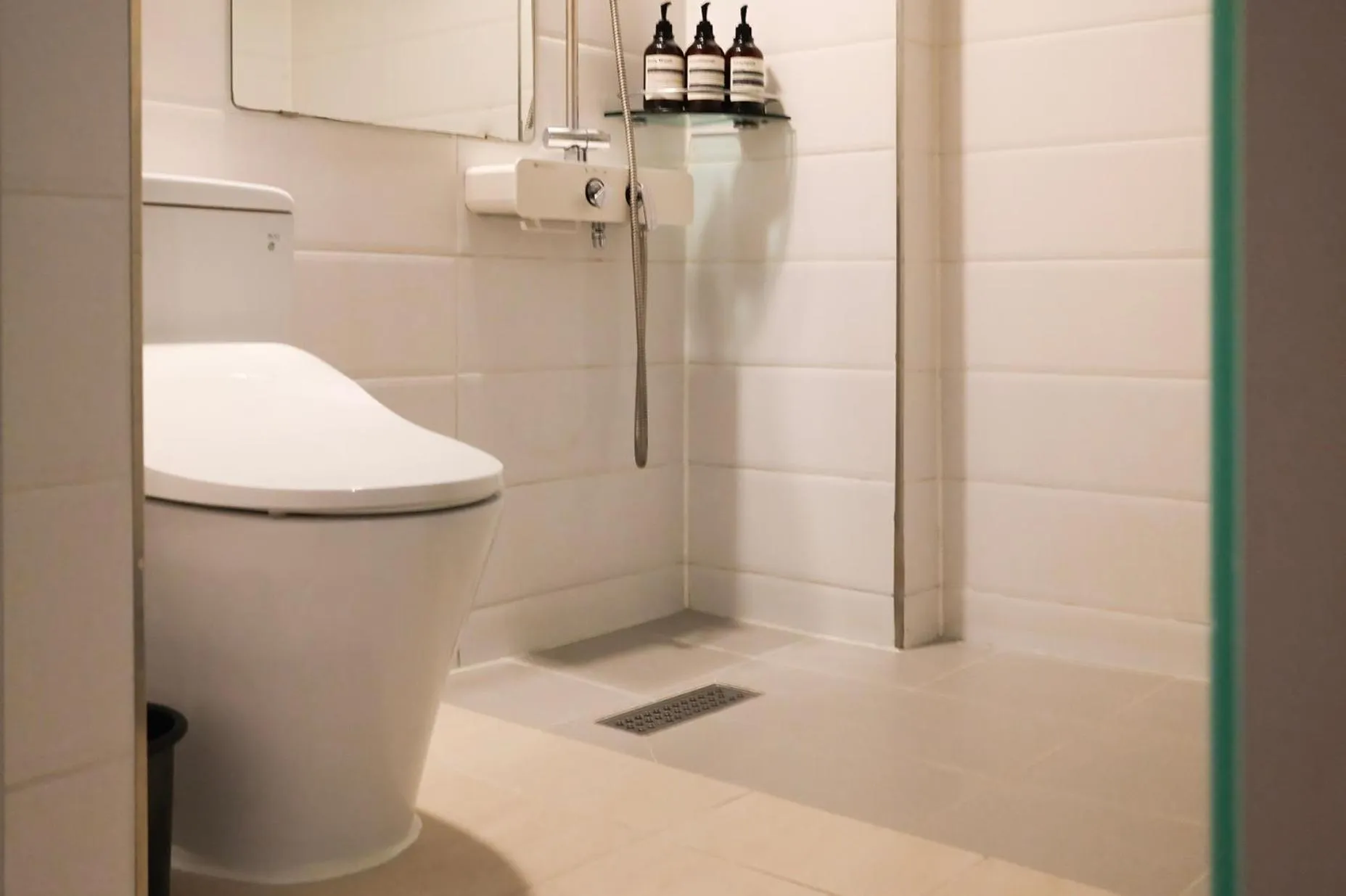 Shower in 호텔 인썸니아 Hotel Insomnia 失眠酒店