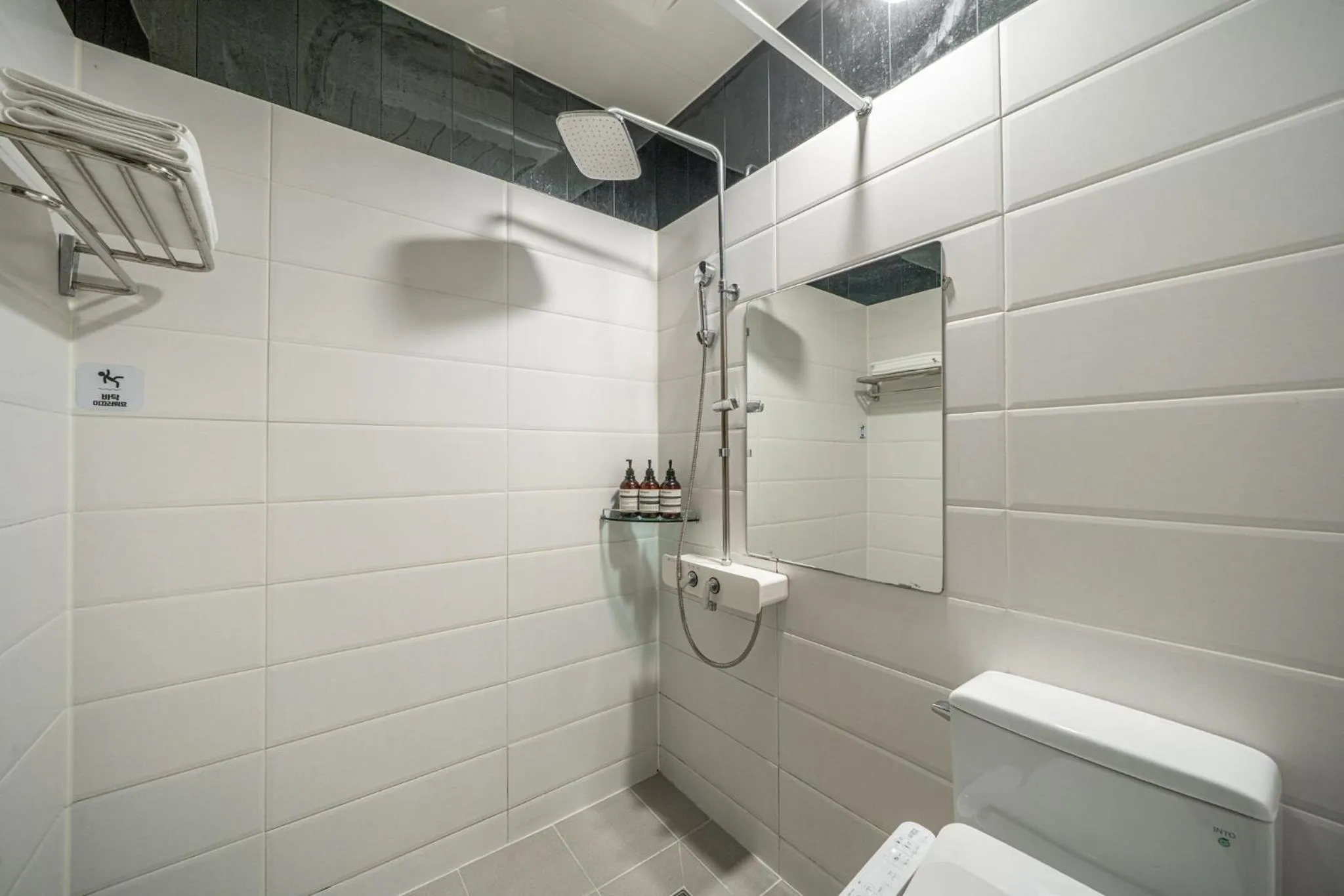 Shower in 호텔 인썸니아 Hotel Insomnia 失眠酒店