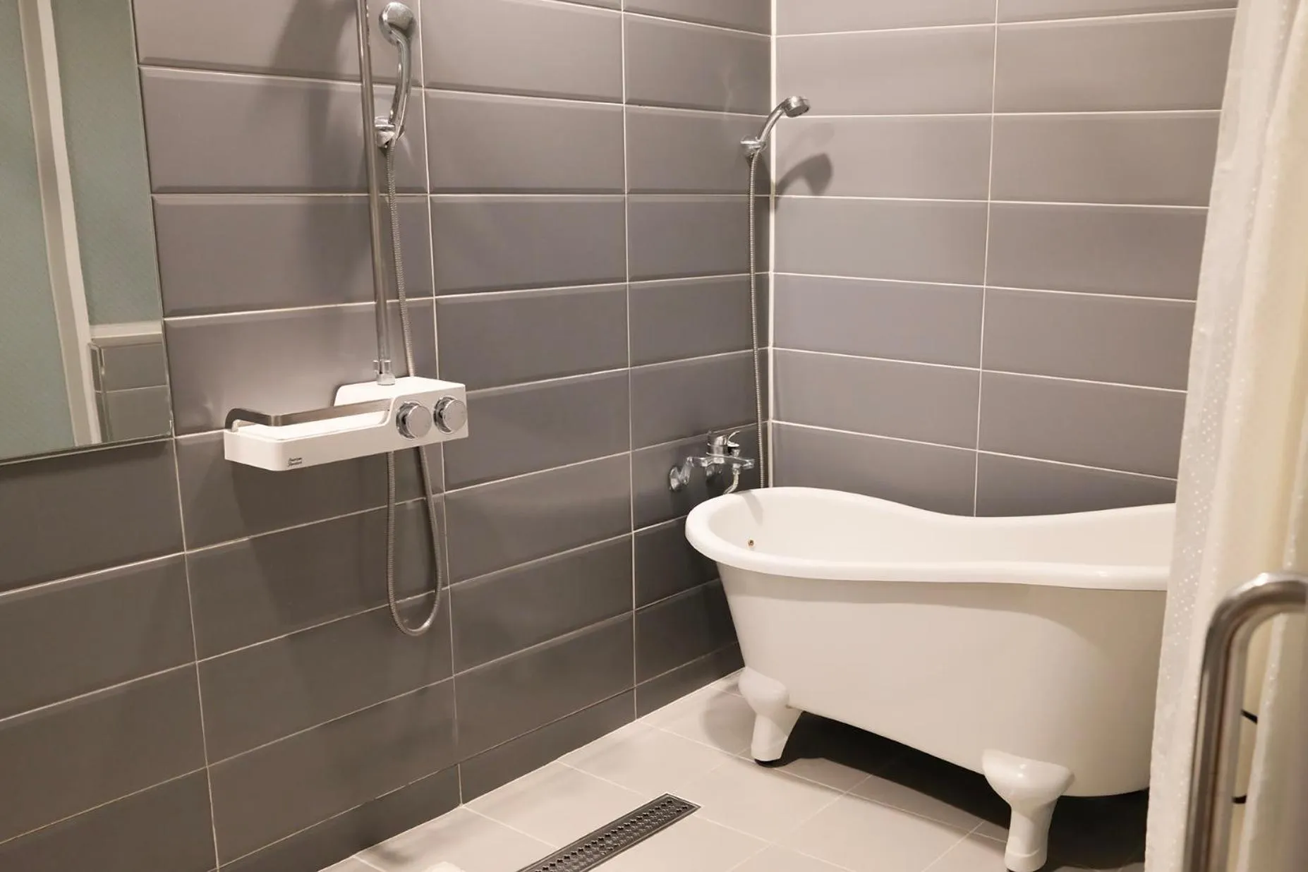 Shower in 호텔 인썸니아 Hotel Insomnia 失眠酒店