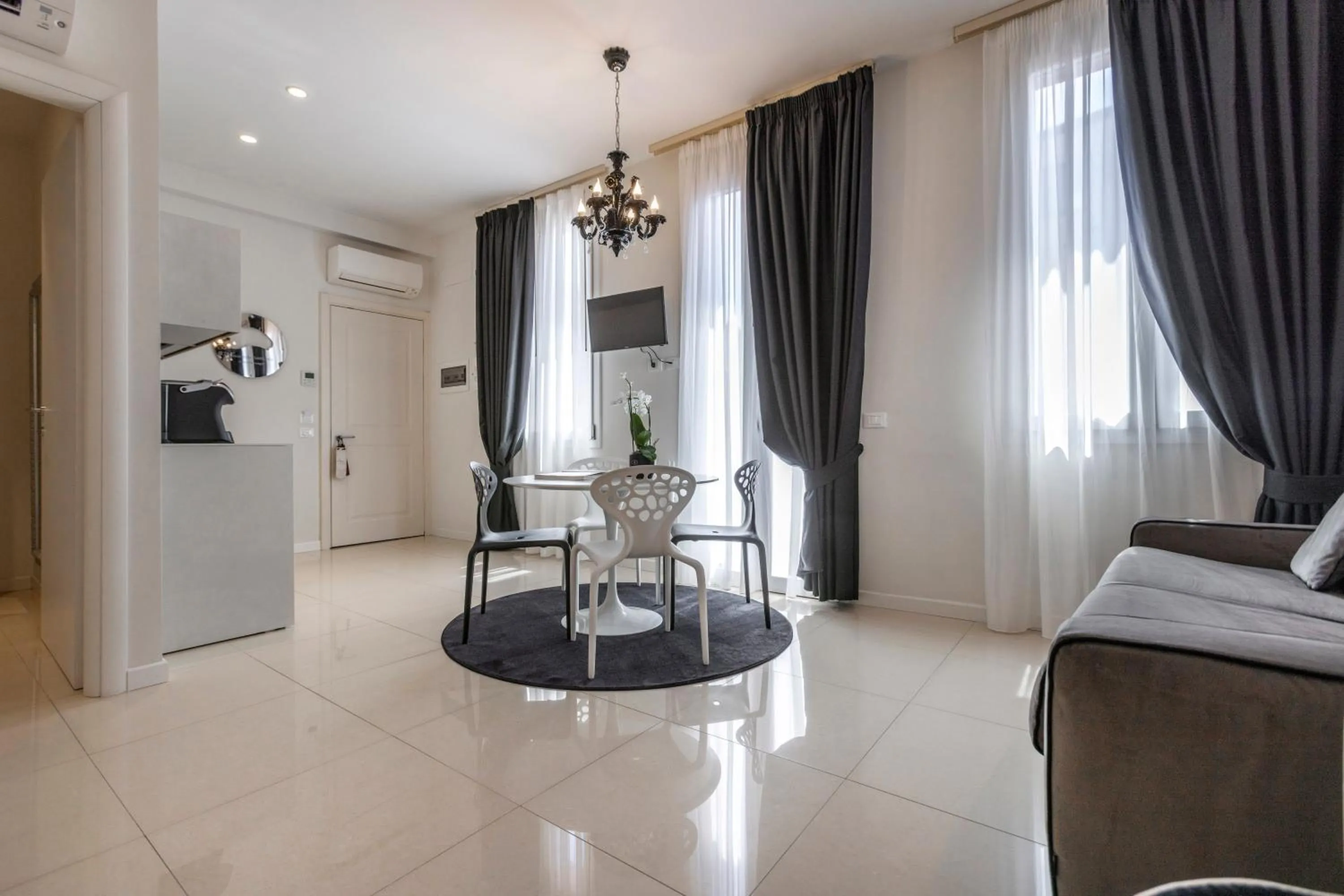 Photo of the whole room in Opera Relais De Charme - Aparthotel