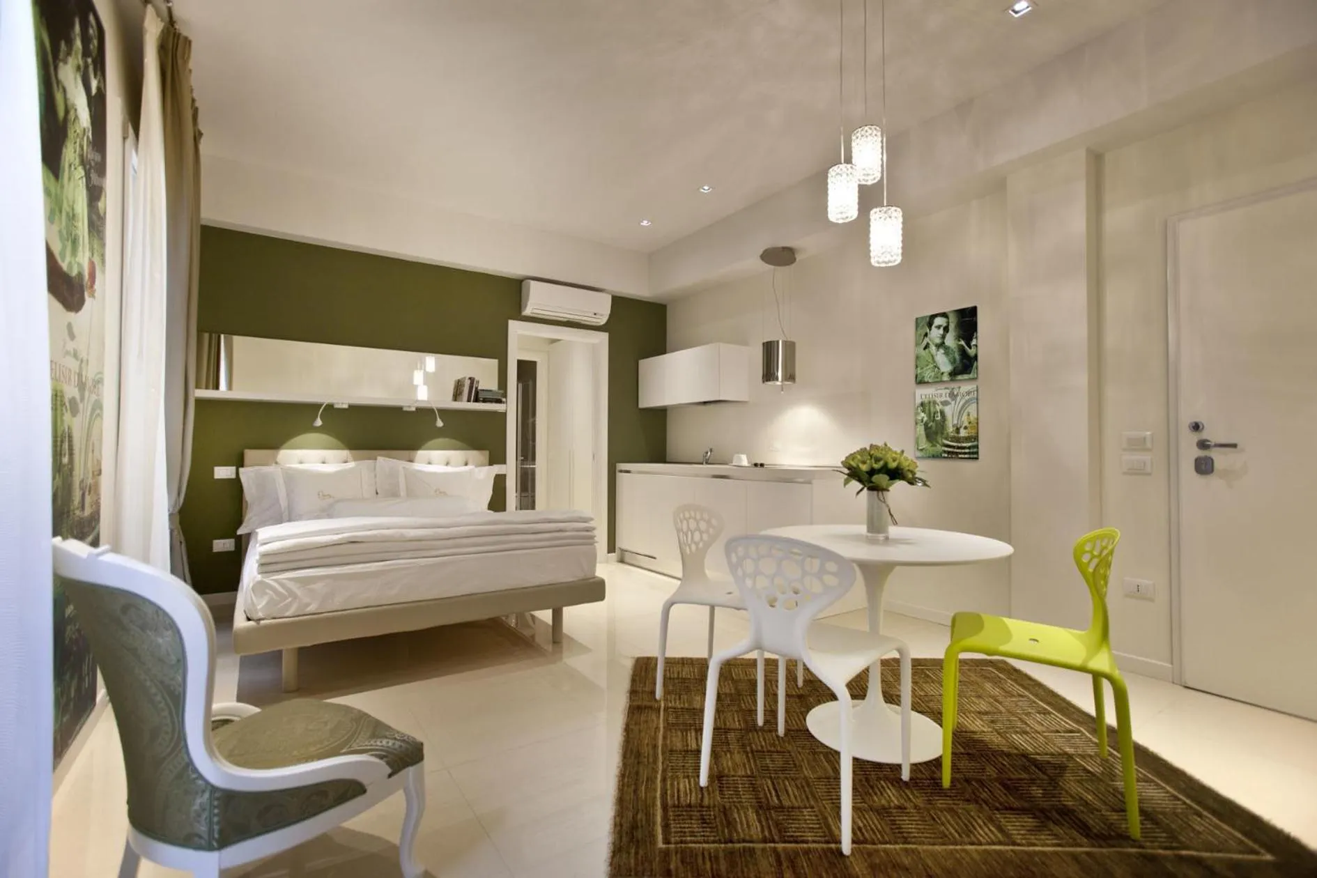 Photo of the whole room, Bed in Opera Relais De Charme - Aparthotel