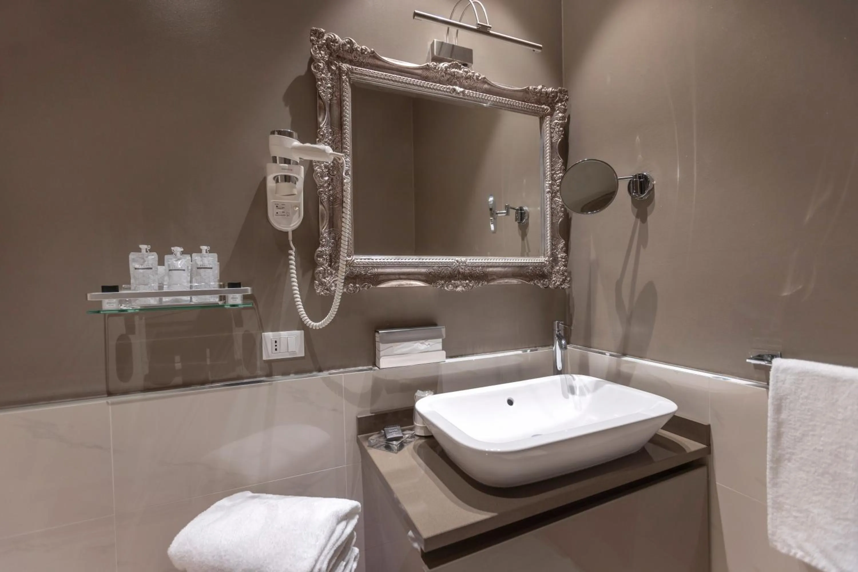 Bathroom in Opera Relais De Charme - Aparthotel