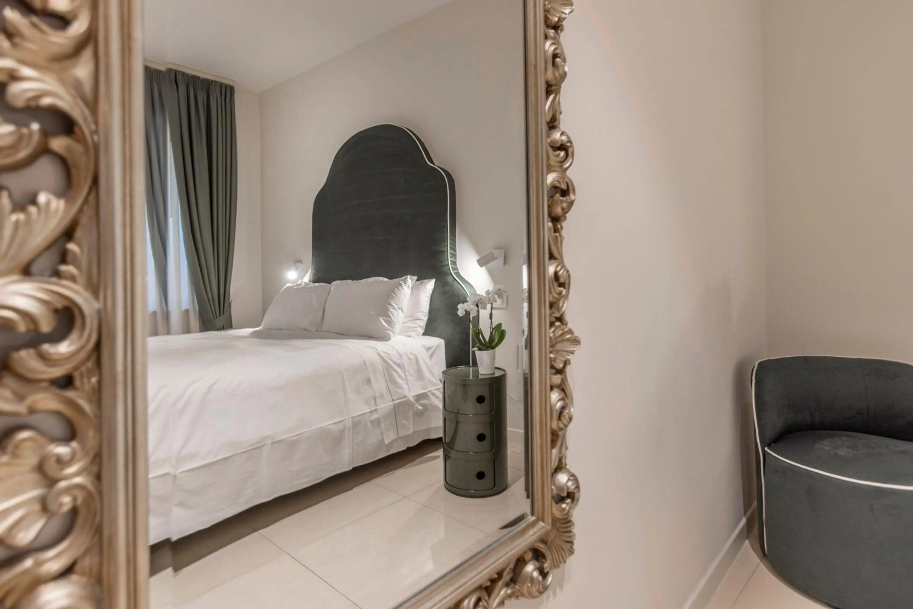 Bedroom, Bed in Opera Relais De Charme - Aparthotel