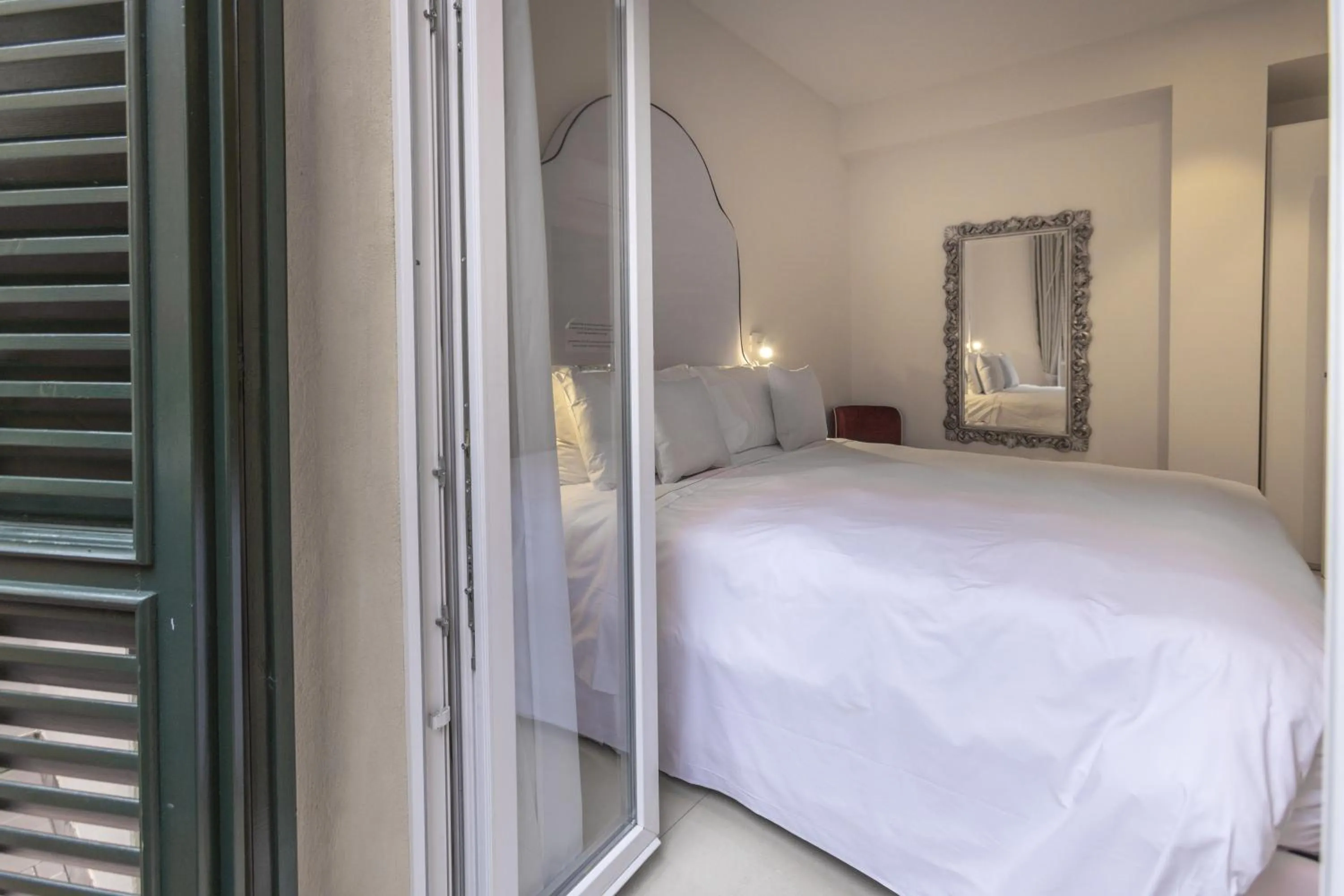 Bedroom, Bed in Opera Relais De Charme - Aparthotel