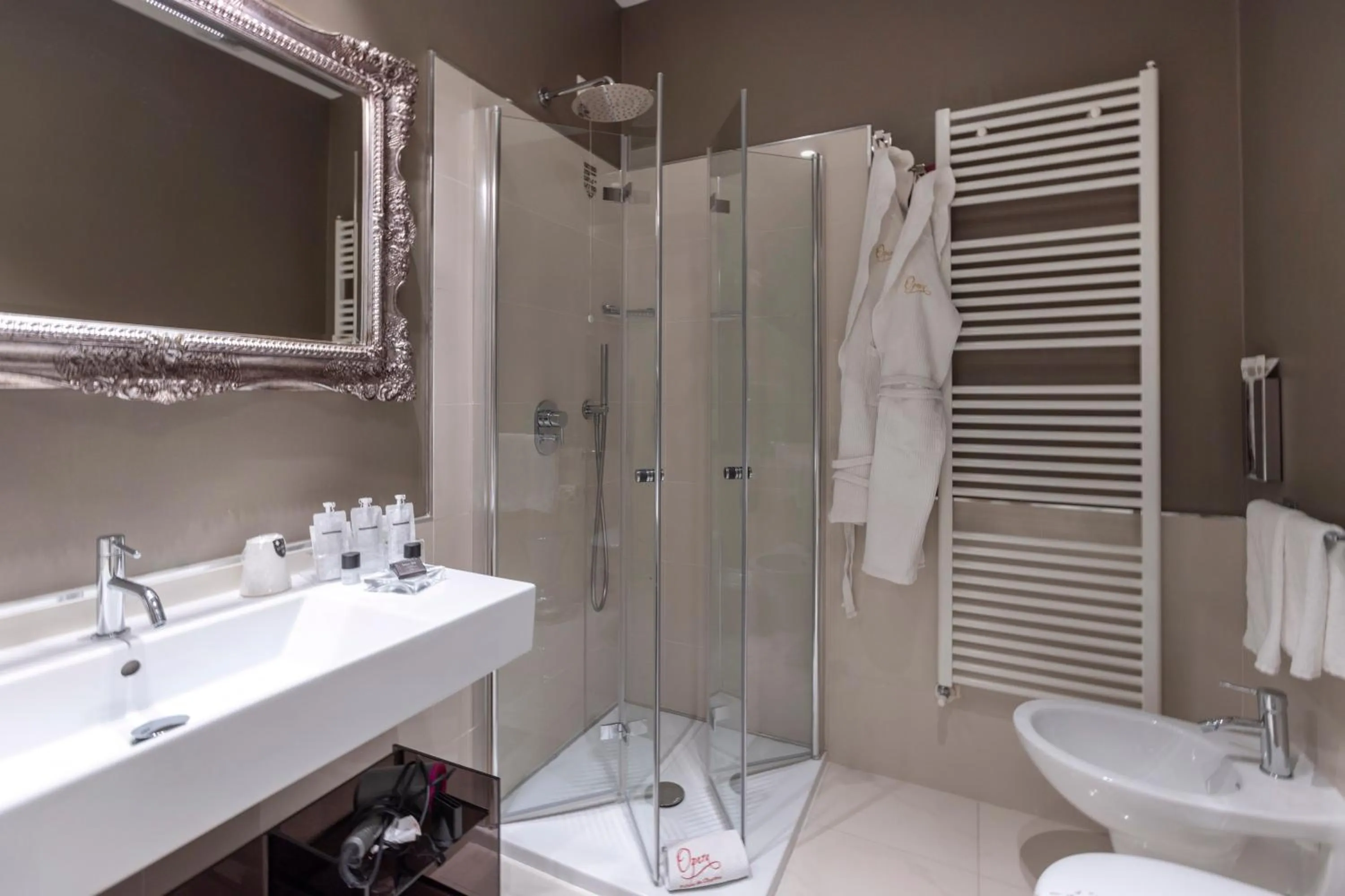 Bathroom in Opera Relais De Charme - Aparthotel