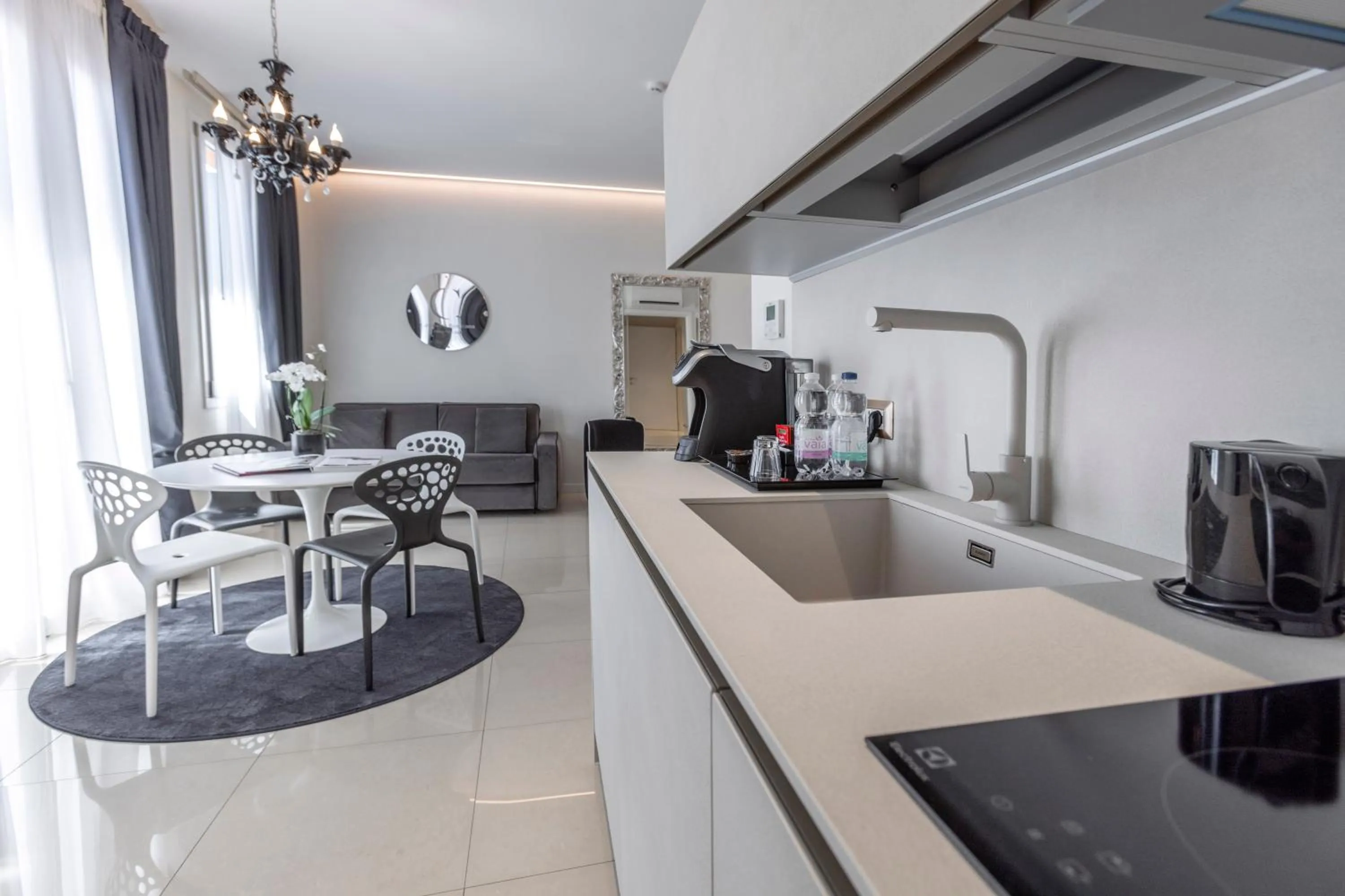 Photo of the whole room in Opera Relais De Charme - Aparthotel