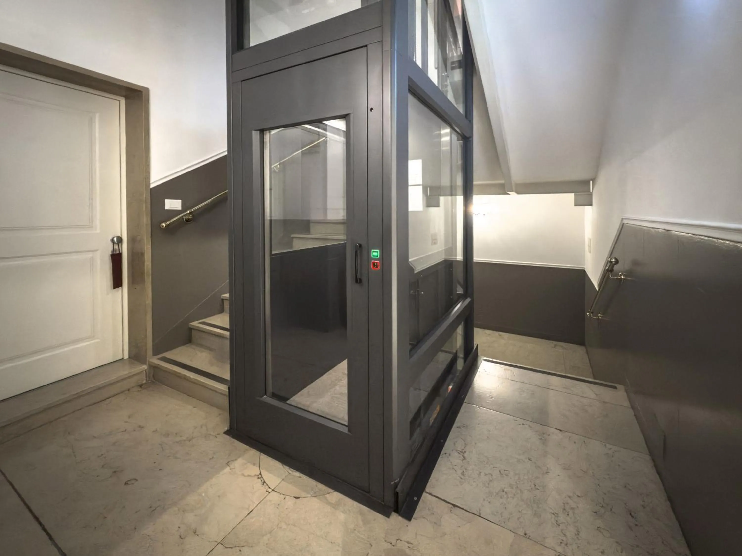 elevator, Bed in Opera Relais De Charme - Aparthotel